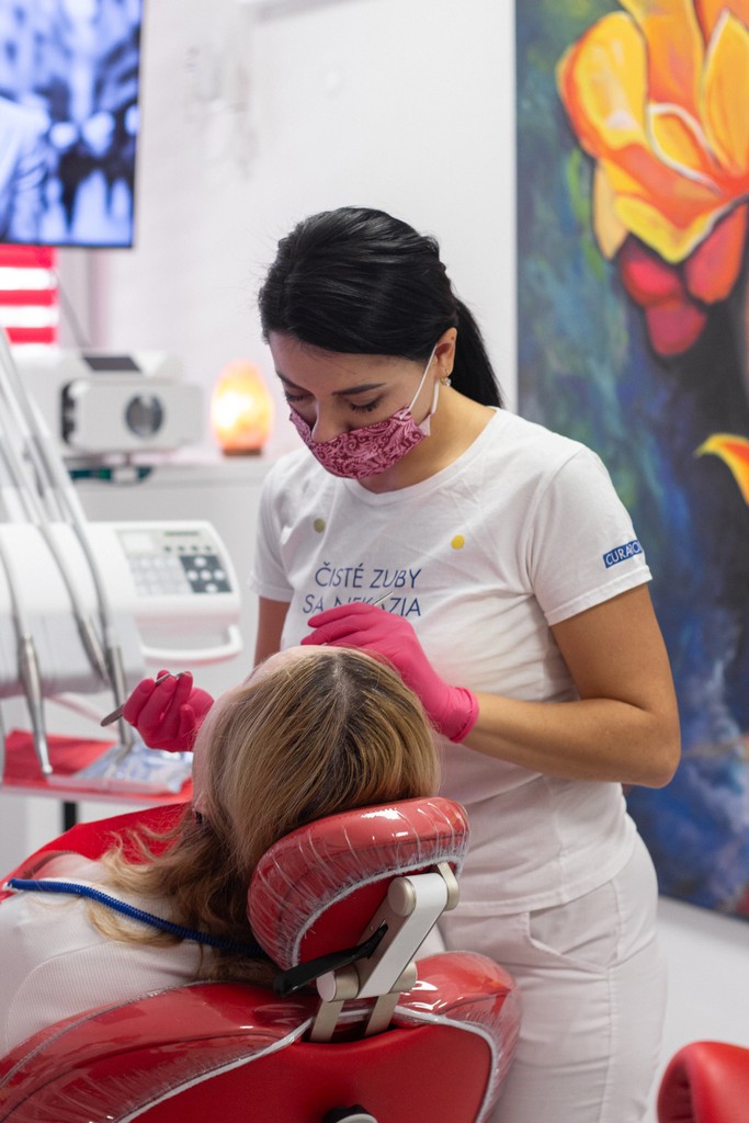 Dentálna prehliadka pacientky v ambulancii ANN DENTAL