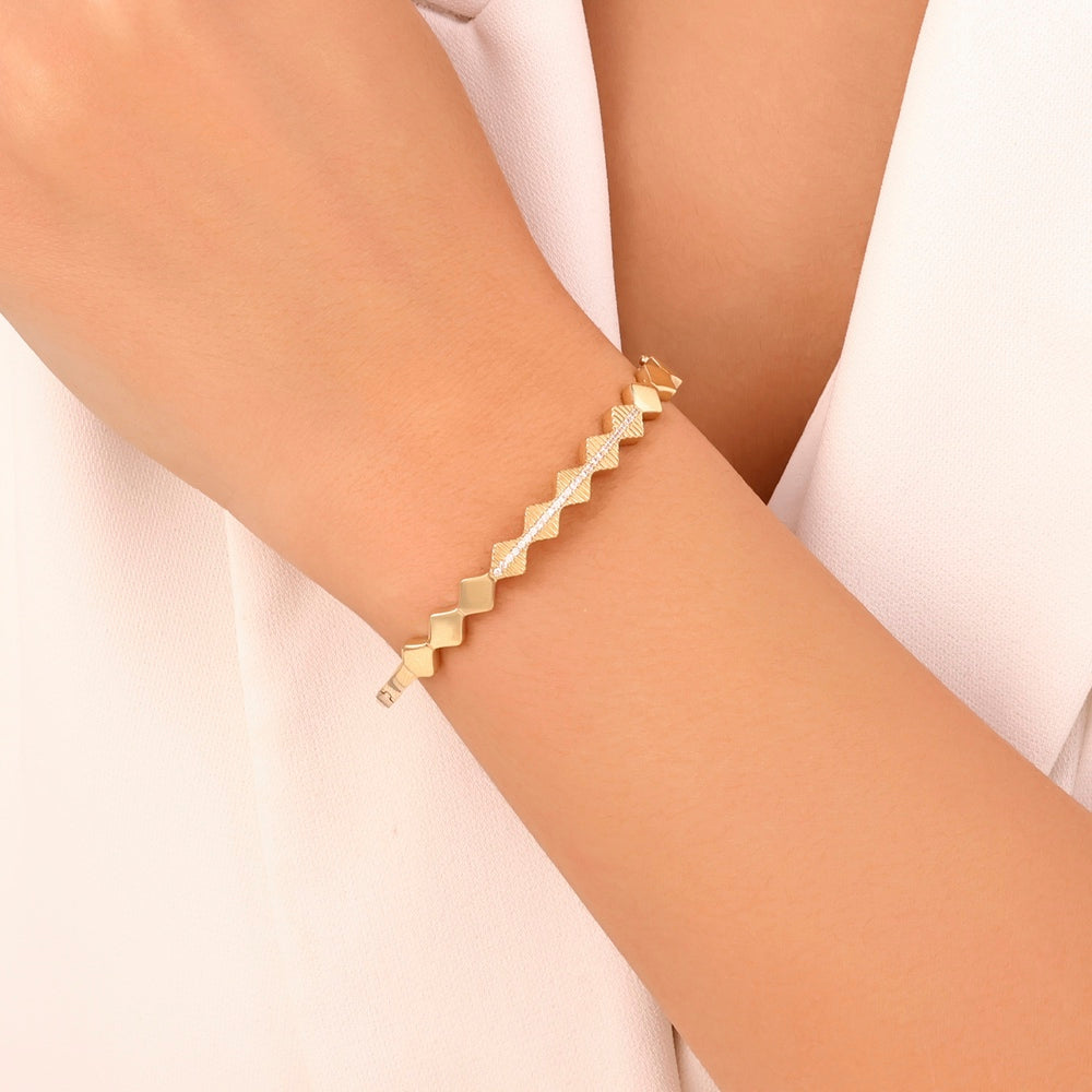 Lüks Tasarım 14 Ayar Altın Kelepçe Bilezik Modern Geometrik Formlu