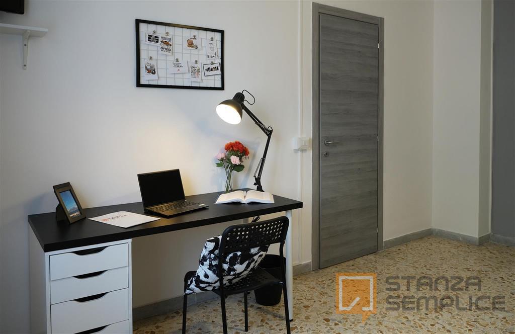 15 sqm room in Via Terracina, Napoli