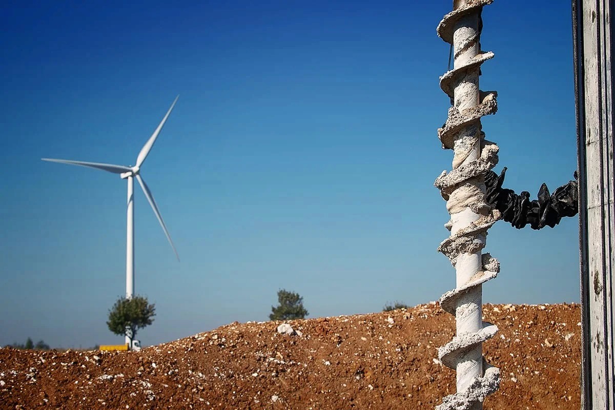 Éolienne sur site énergie renouvelable — photographe industrie Lille Hauts de France | Anteale Yann Manac’h 2025