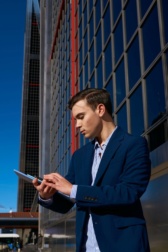 Visualizing a successful local lead gen campaign's falling costs and rising quality, achieved with the Soku.ai Facebook ads platform.