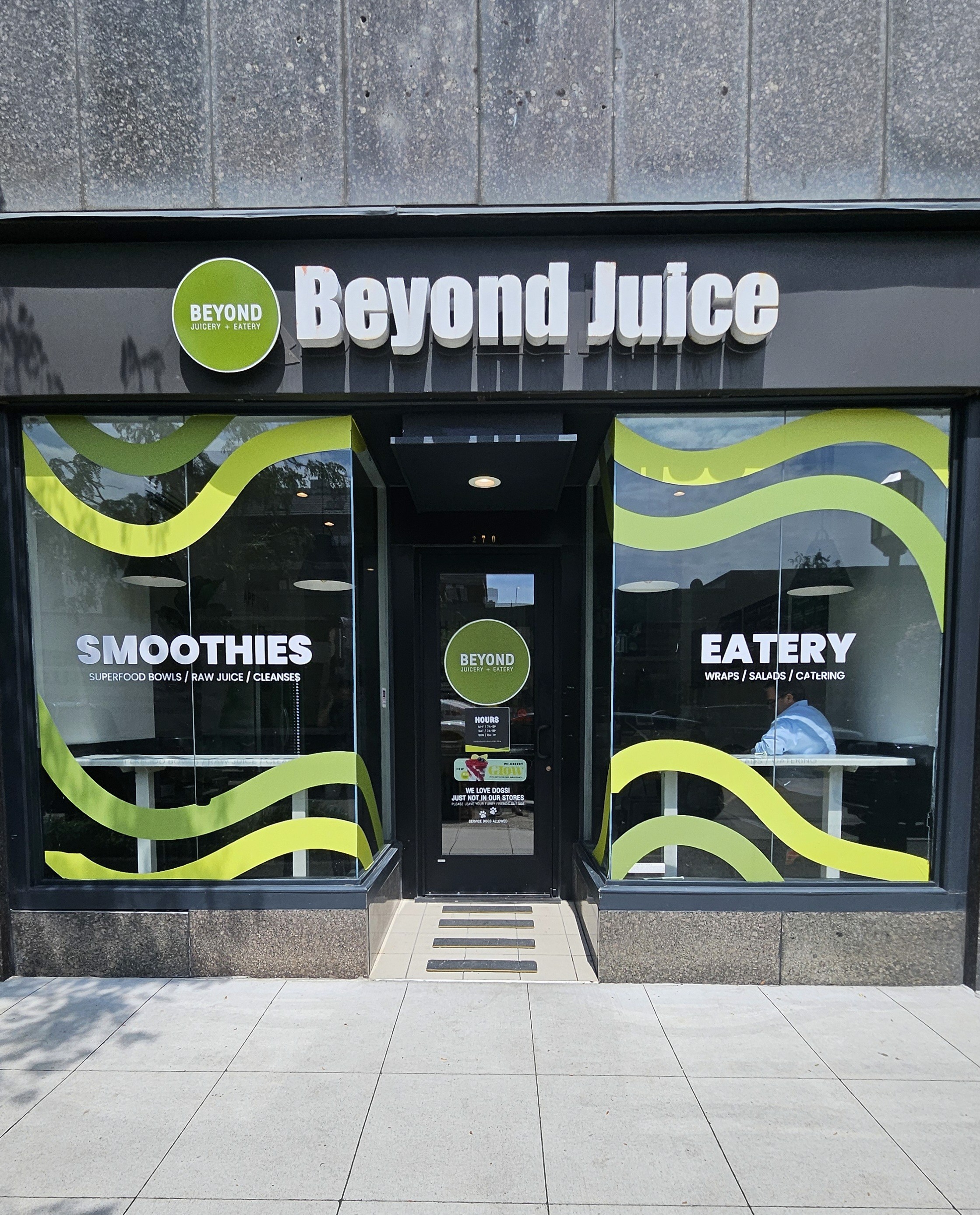 Dynamic picture of a cyclist riding downhill