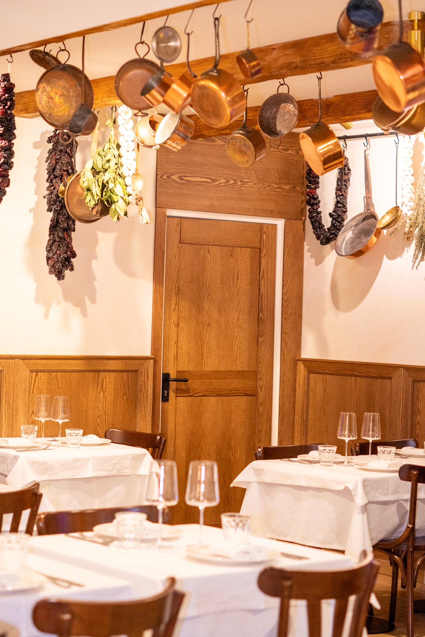 Salon interior del restaurante El Nacional en Málaga