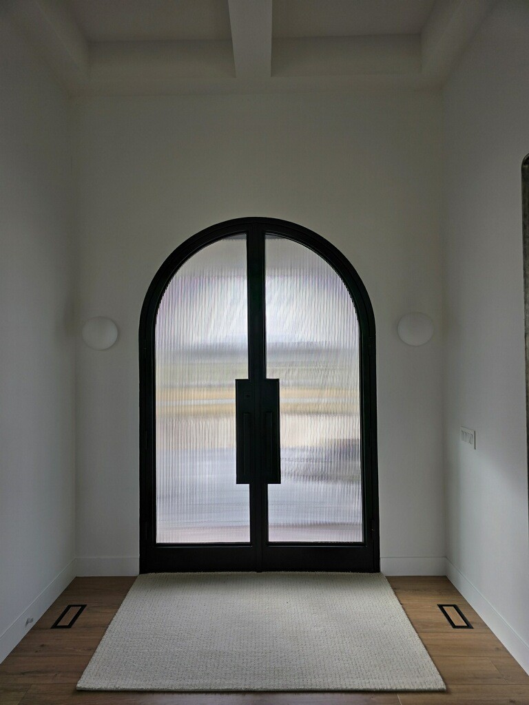 water-dew-on-clear-glass-sliding-window-during-daytime - danielle-dolson (unsplash)./pho