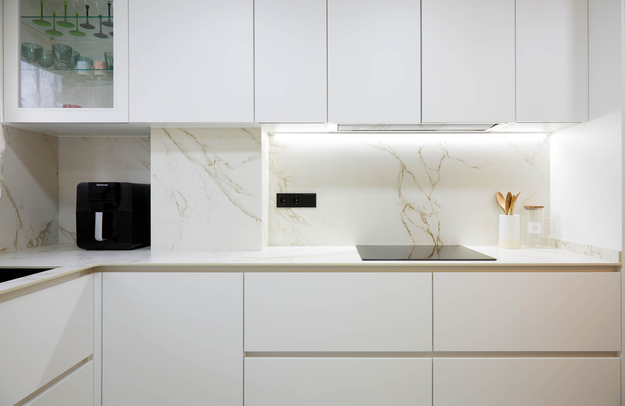 Image of Minimalist entryway