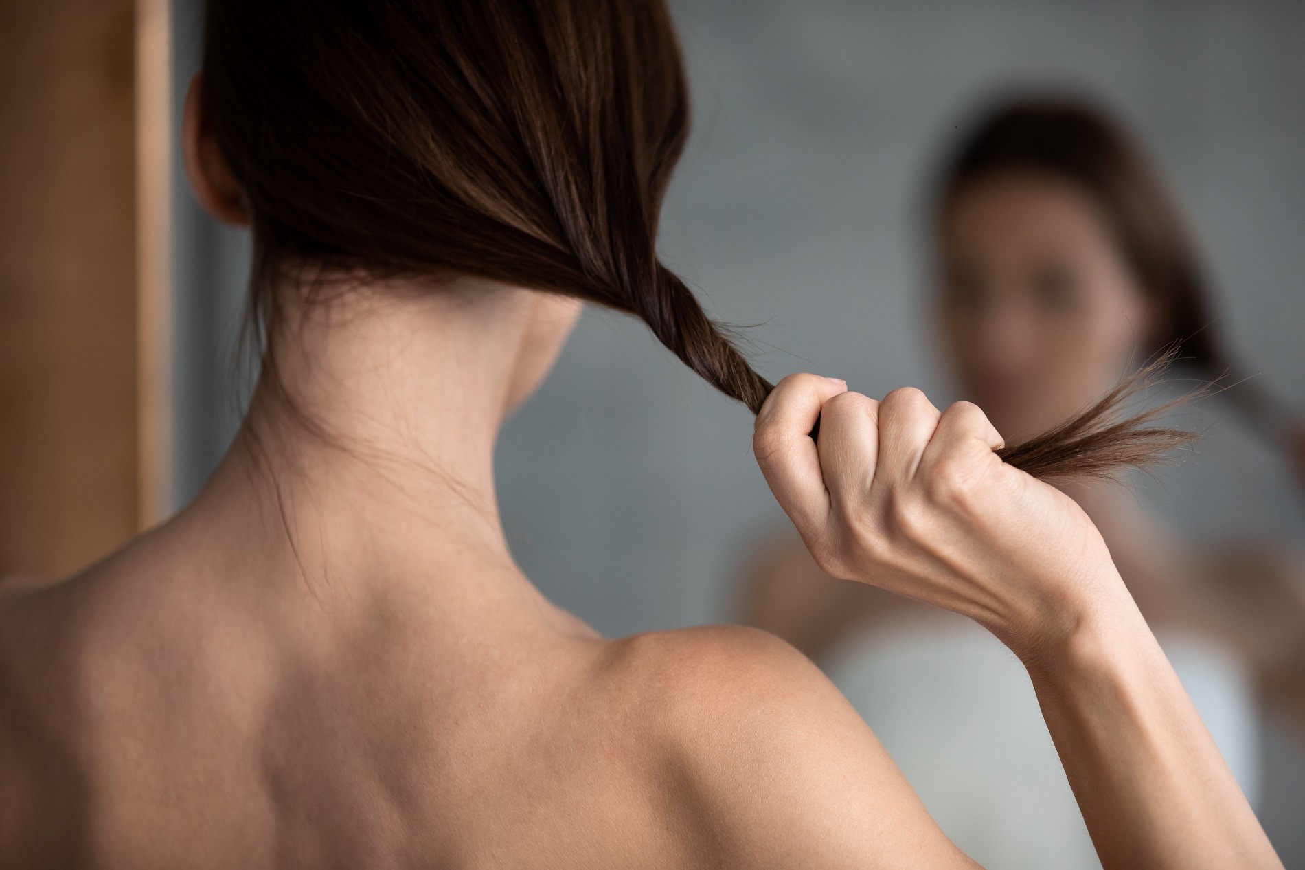 The symptoms and cause of female hair loss