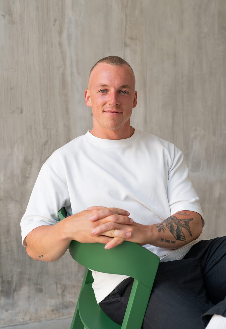 Concetrated triathlete grayscale