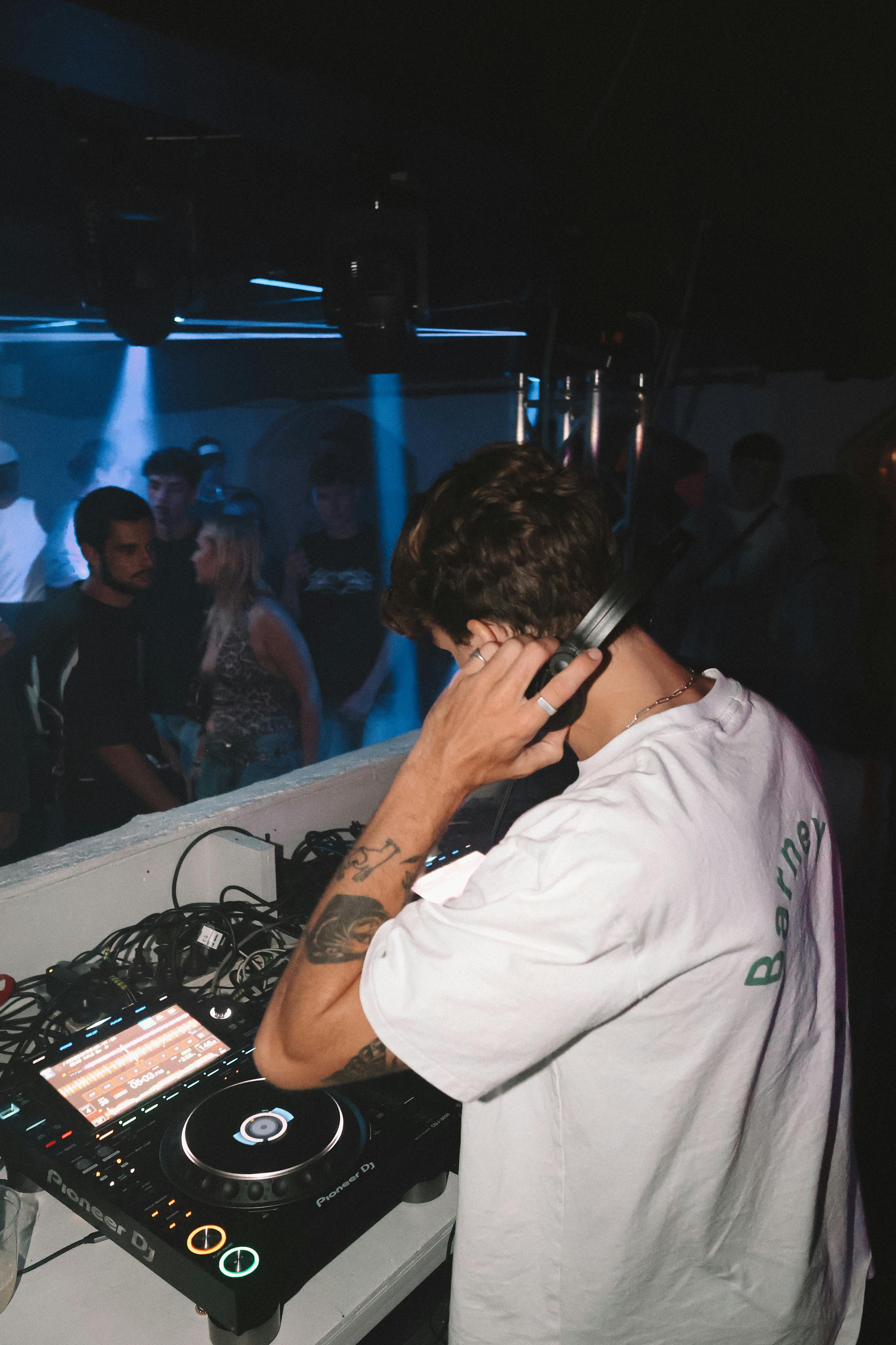 Seth Troxler — resident select 003