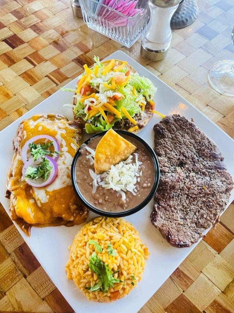 Windjammer’s beachside dining