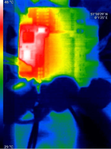 Thermal image of SwitchBlox at 0.5A load, regulator area reaching 48°C