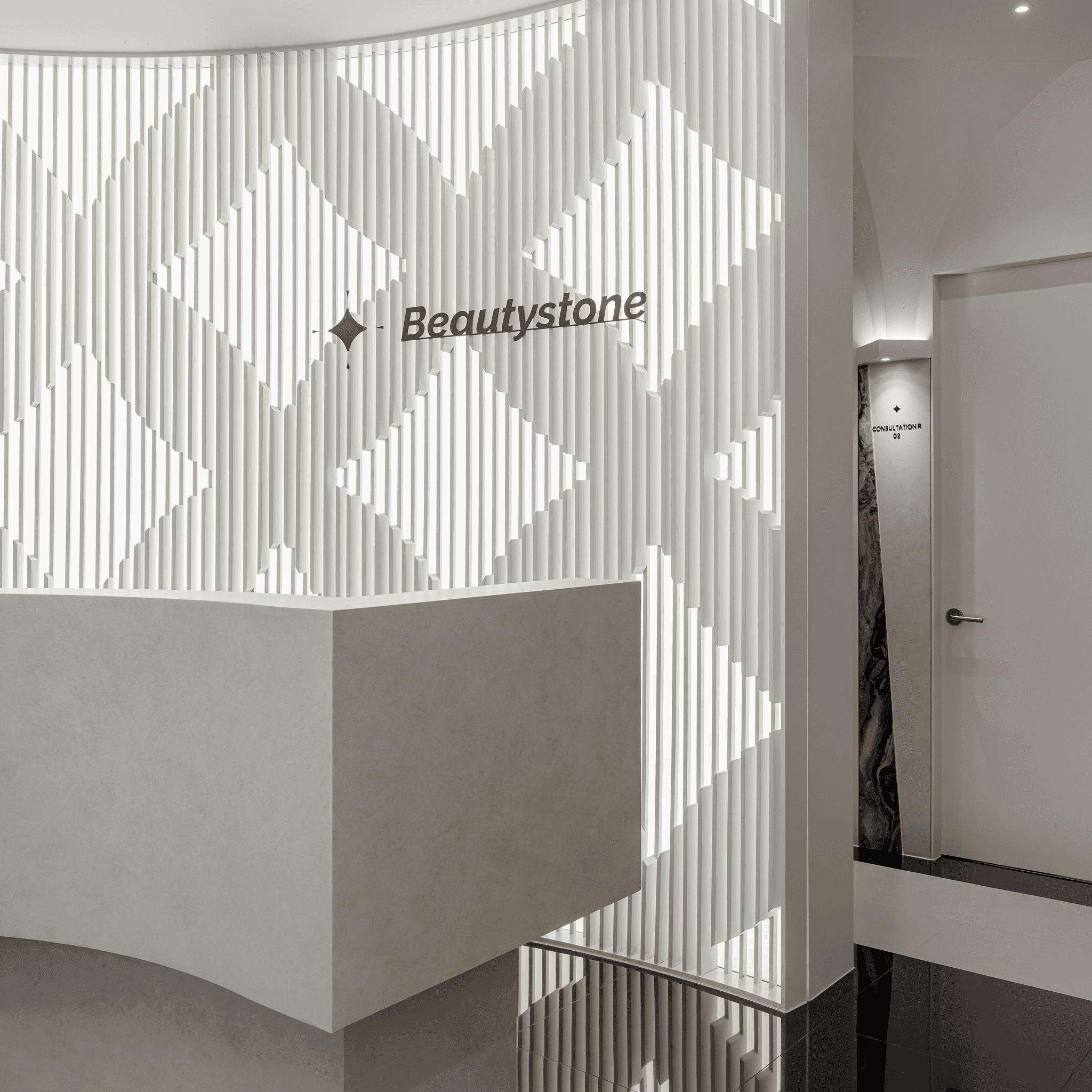 볼륨 채우려다 혹 생길라... 쥬베룩글램 시술 전 '마사지'가 생명인 이유