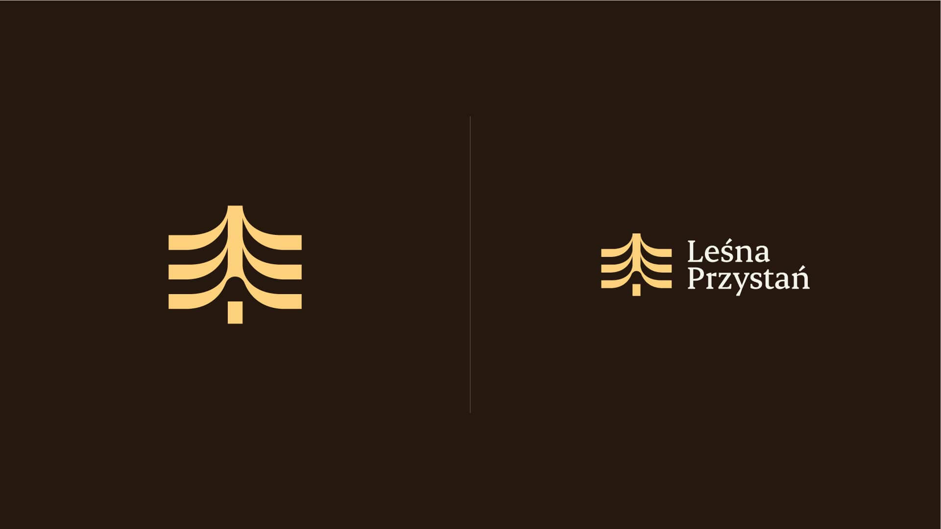 Logo Leśna Przystań – złoty sygnet inspirowany świerkiem oraz logotyp na ciemnobrązowym tle