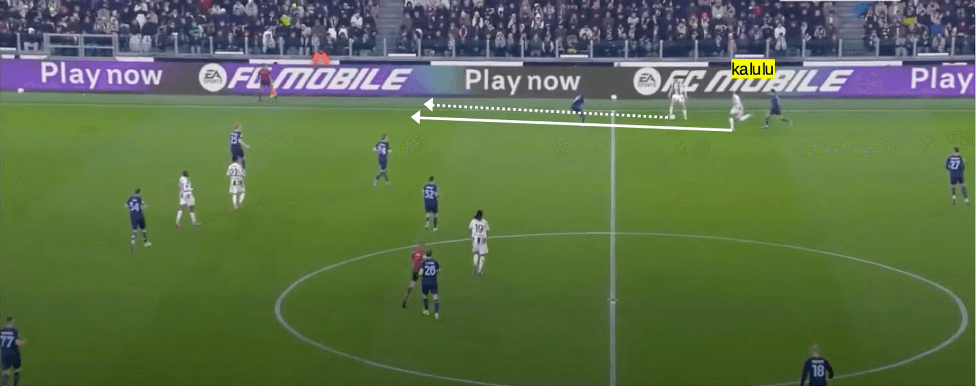 Рискът при включванията на Калулу често е голям: тук се вклинява във вътрешен коридор (underlap) по дясното крило, но след загубата на топката не в добра позиция при бързата контраатака на Нуно Тавареш