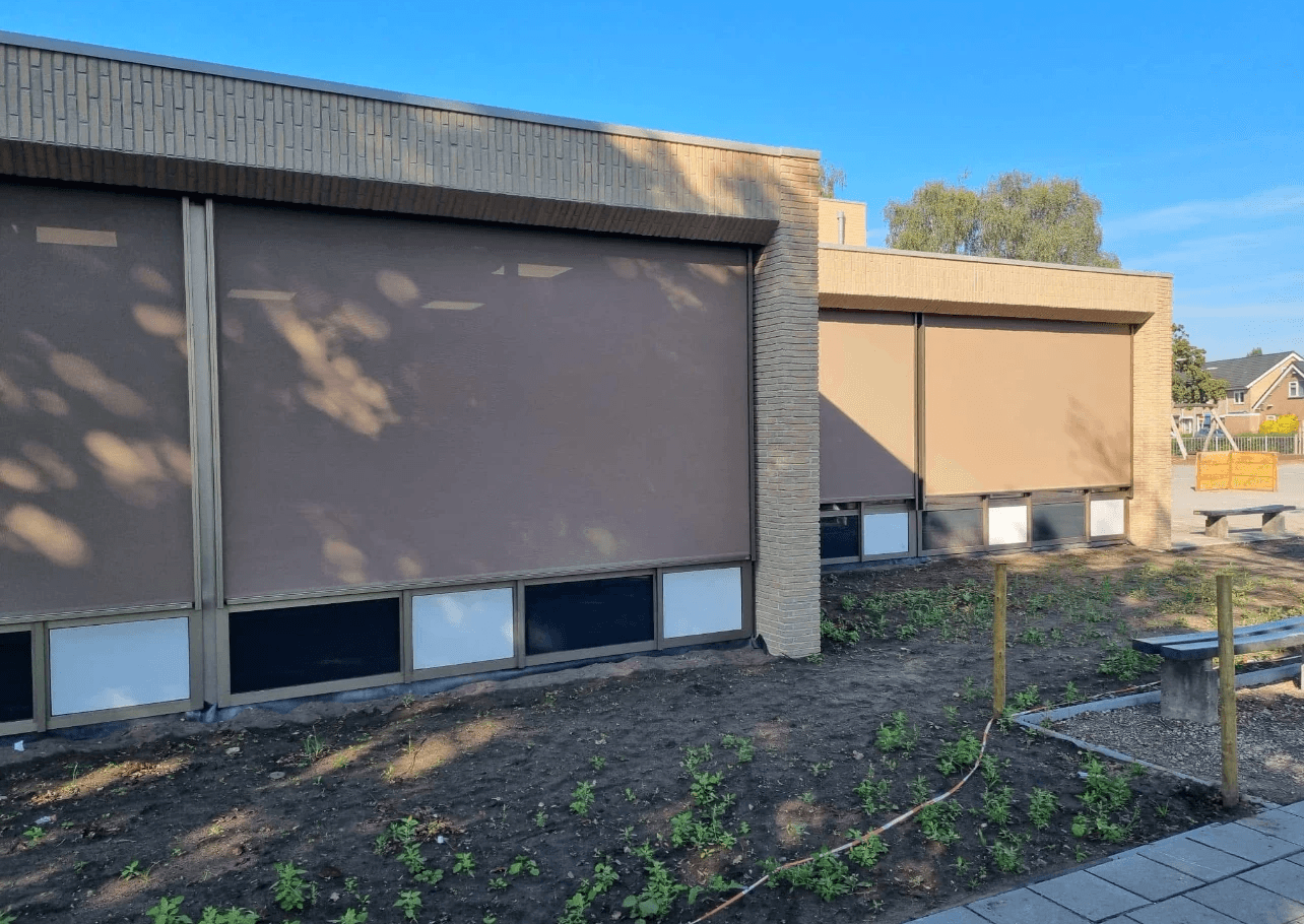 Zonwering op schoolpand - door Dugreja