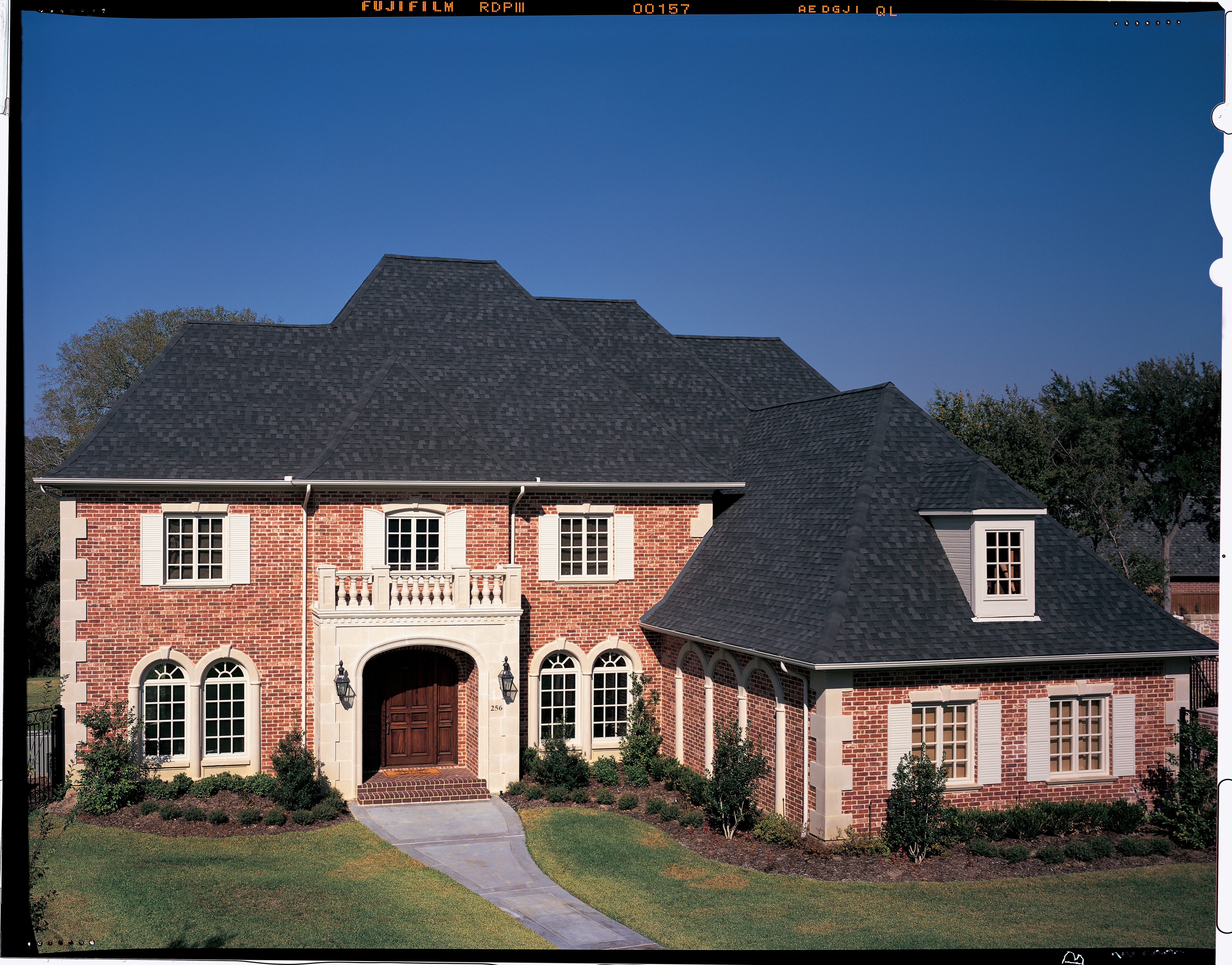 TAMKO manufacturer example of Titan XT shingles in Rustic Black.