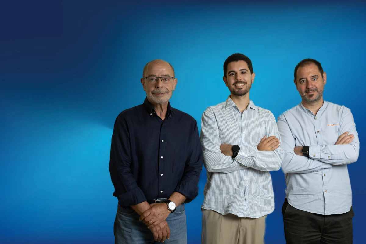 Retrato corporativo del equipo de mediadores de AMB Seguros, tu agencia exclusiva Allianz de confianza en Murcia centro, especializada en asesoramiento patrimonial y seguros con más de 30 años de experiencia.