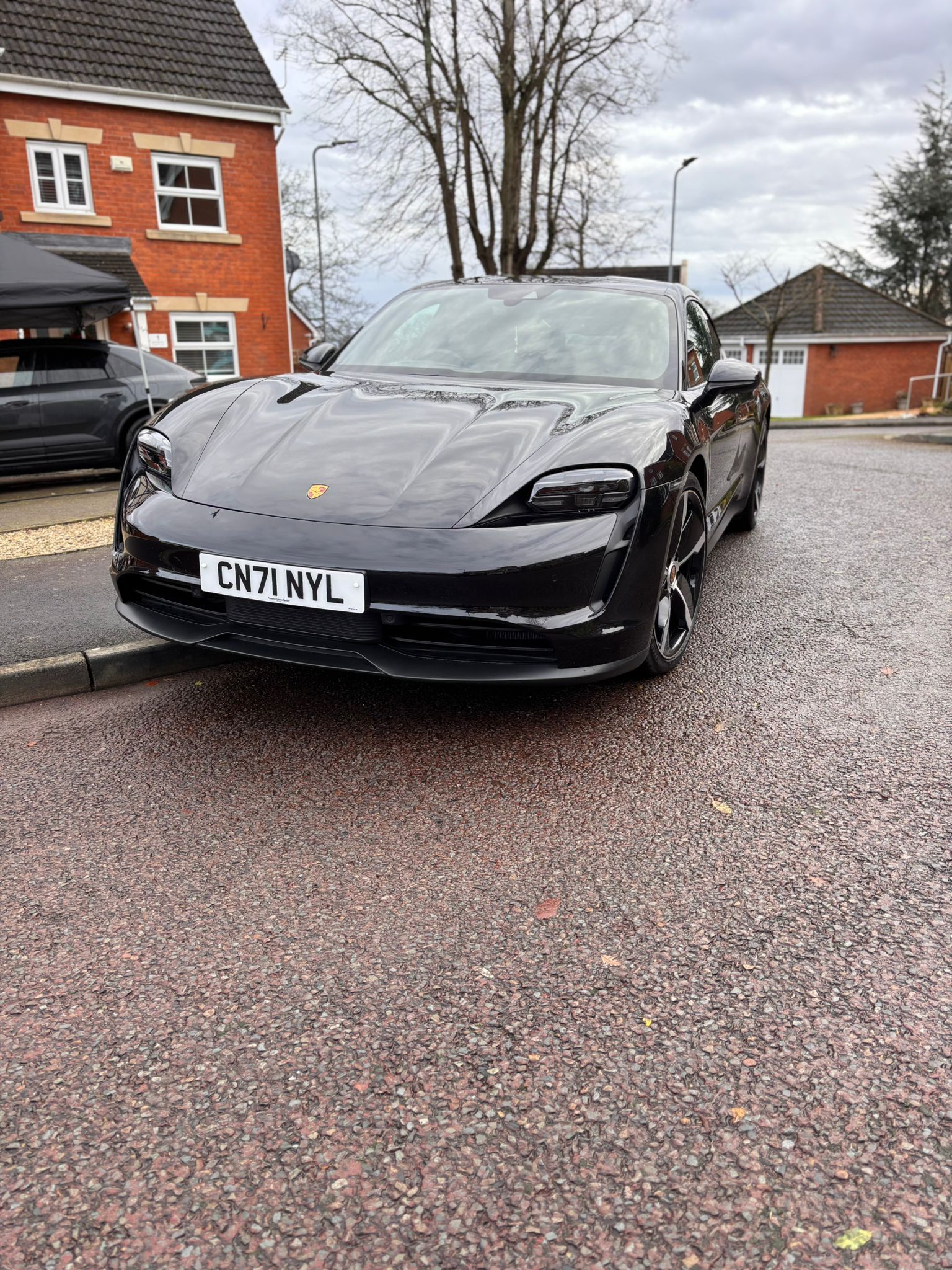 man washing BMW coupe