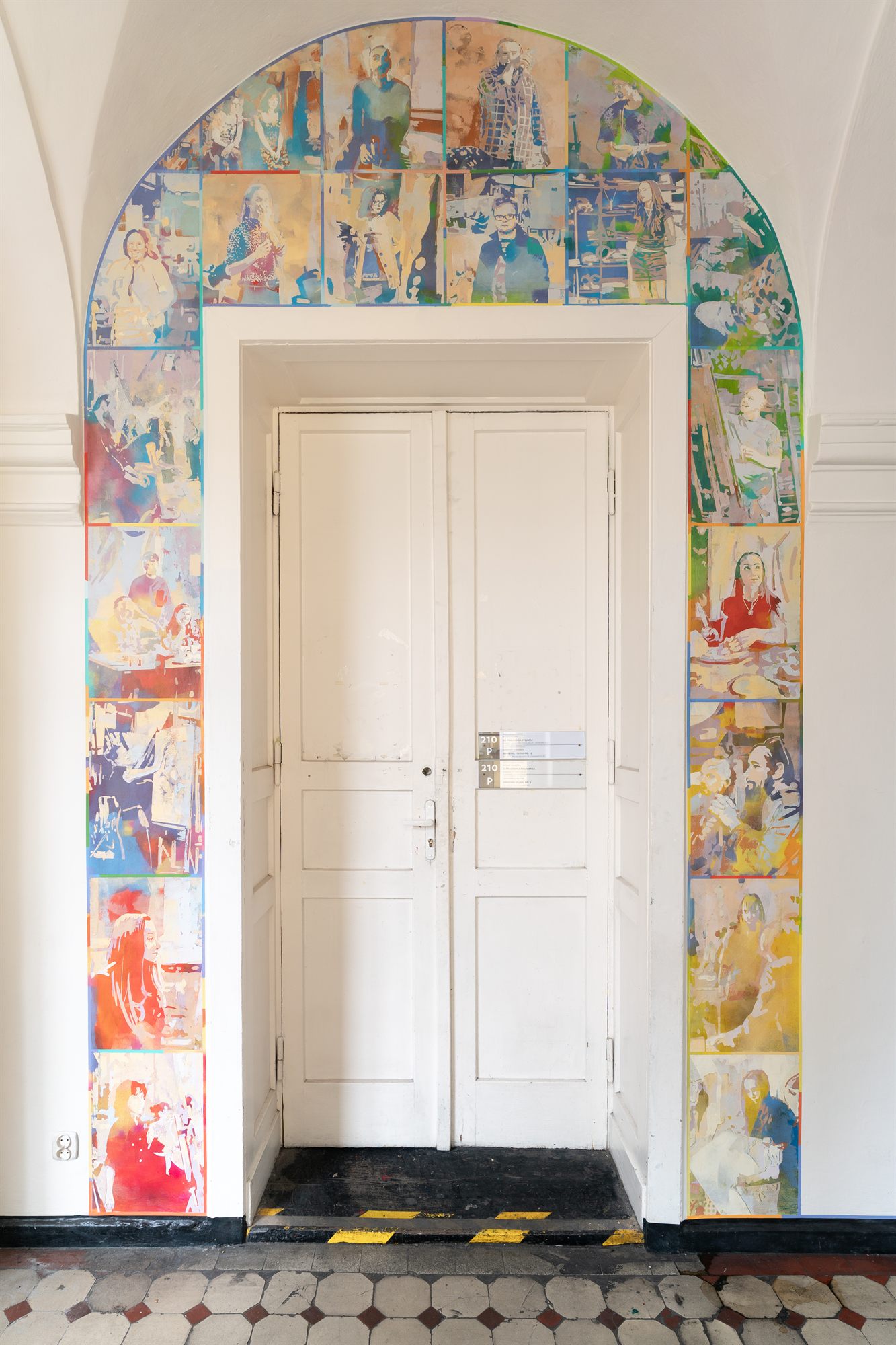 An arch with portraits