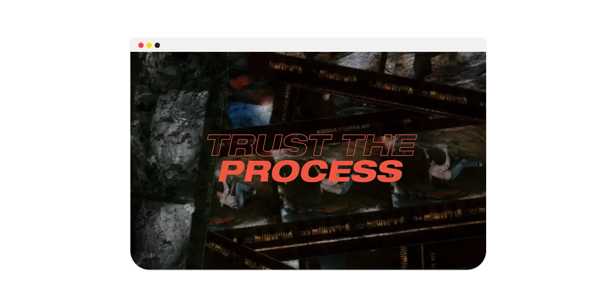 Écran vidéo avec le message “Trust the Process” – création de contenu motivationnel.