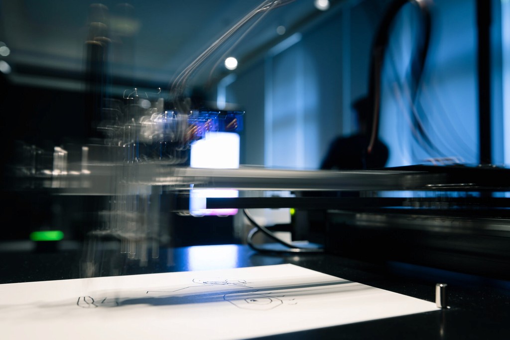 Bot-I-Celli draws a portrait of a visitor