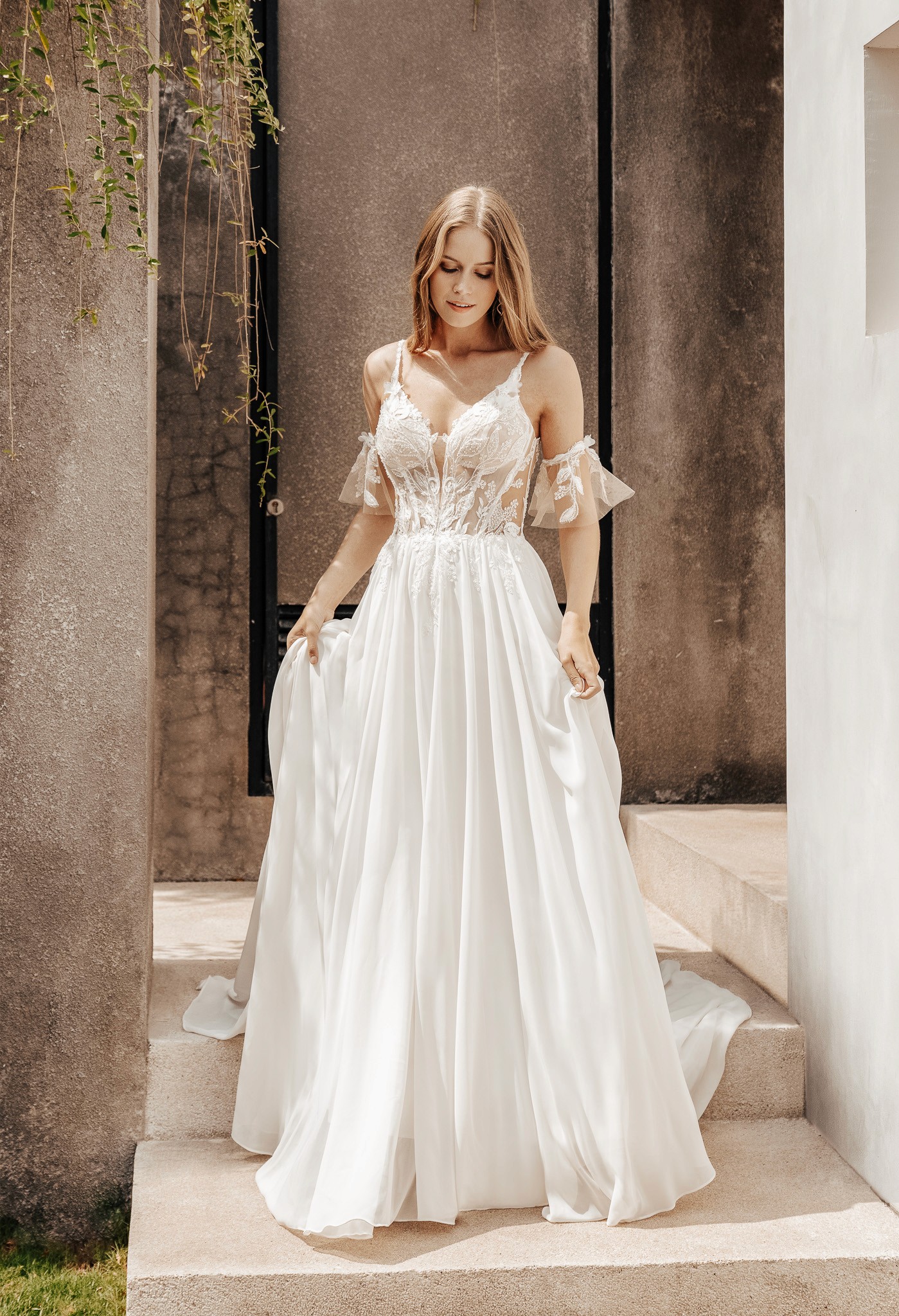 Fließendes Brautkleid für Strandhochzeit