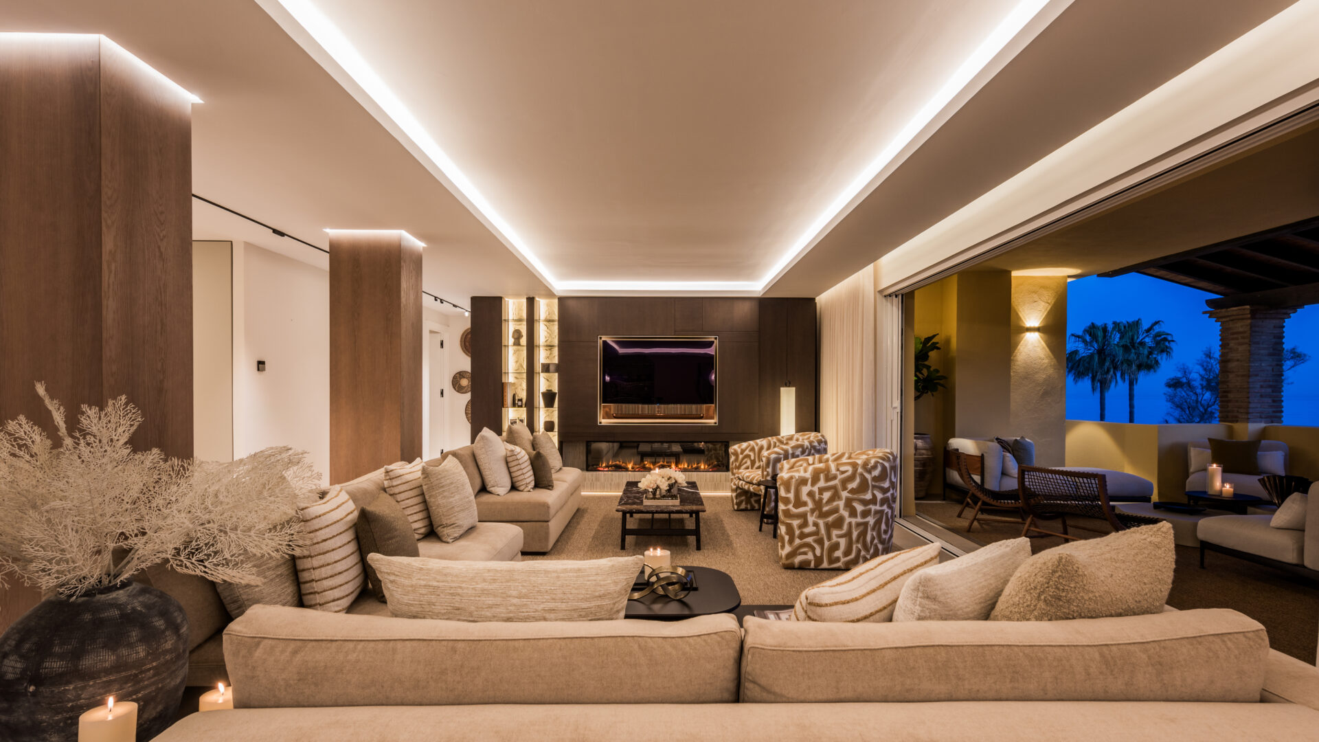 Luxury Beachfront Duplex Penthouse with Panoramic Sea Views in Río Real Playa
