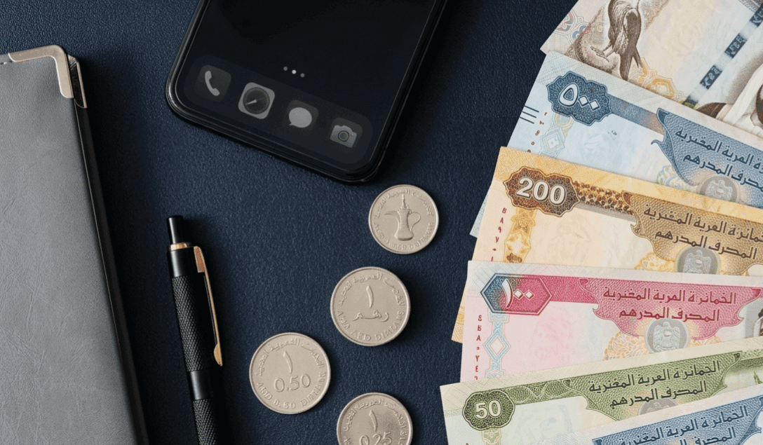 توضيح لرسوم فتح حساب بنكي تجاري في الإمارات والحد الأدنى للرصيد