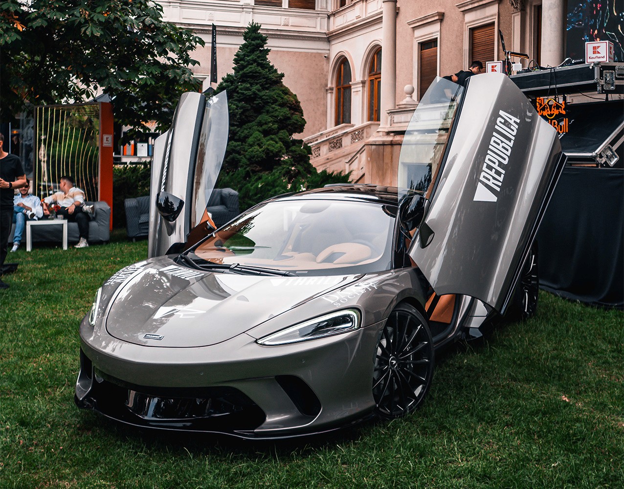 THRILL Republica Outdoor VIP Networking Event