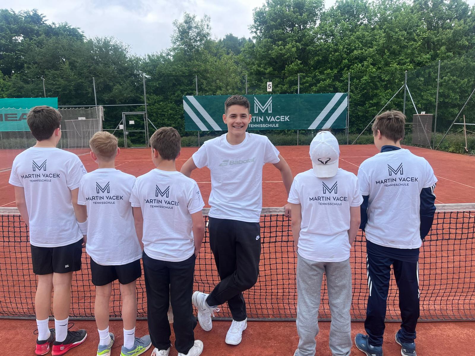 Junioren beim Gruppentraining im Martin Vacek Merchandise