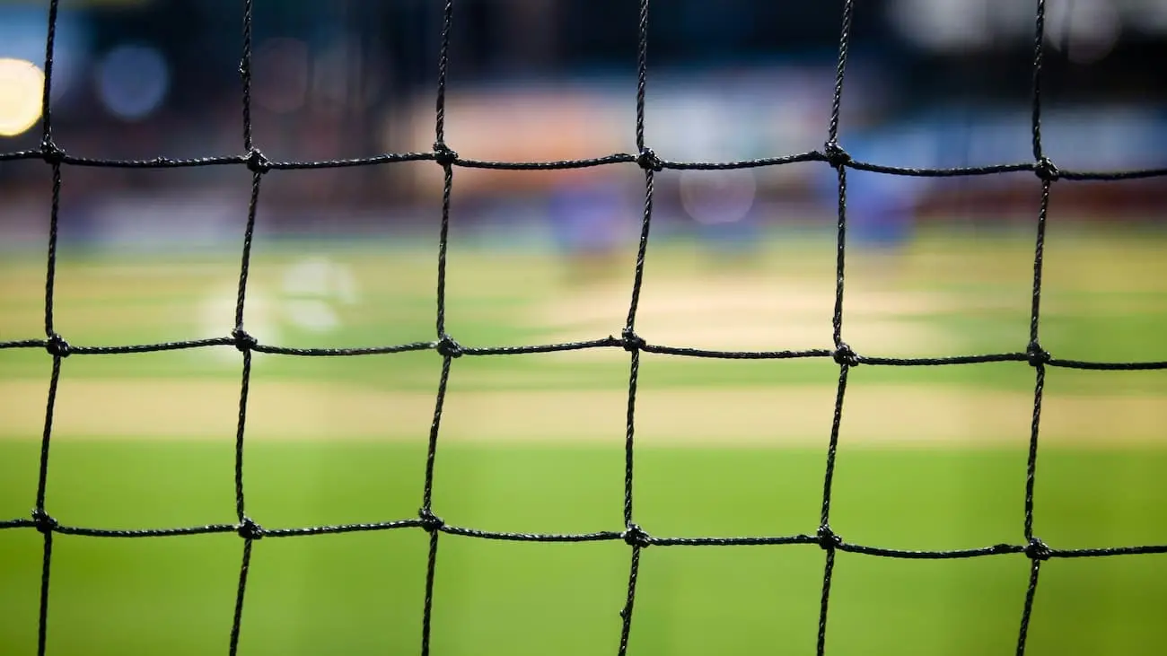 This image shows a close-up of a football net with a blurred pitch in the background and embodies the essence of modern football leagues such as the Baller League and the Kings League. It symbolises the combination of traditional football with the innovative elements that these leagues bring to the sport. It appeals to a young, digitally savvy audience and reflects the dynamic, interactive nature of the contemporary football experience. Ideal for articles that explore the evolution of football in the digital era and the fusion of classic elements with new, engaging formats for the future of the sport.