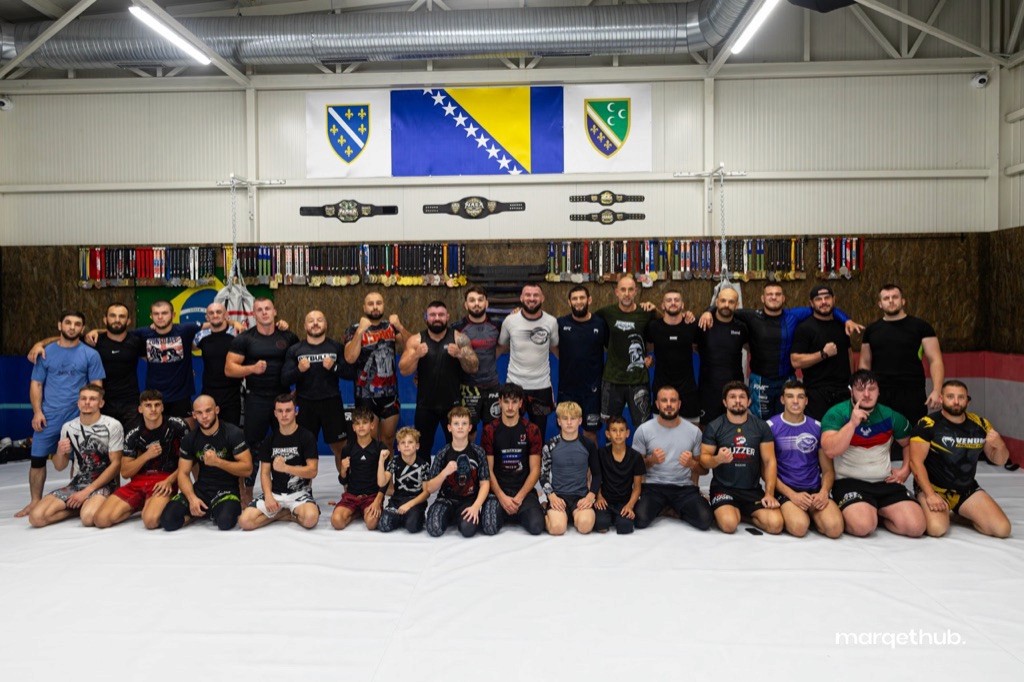 Zajednička fotografija članova BJJ Arene s Khamzatom Chimaevom