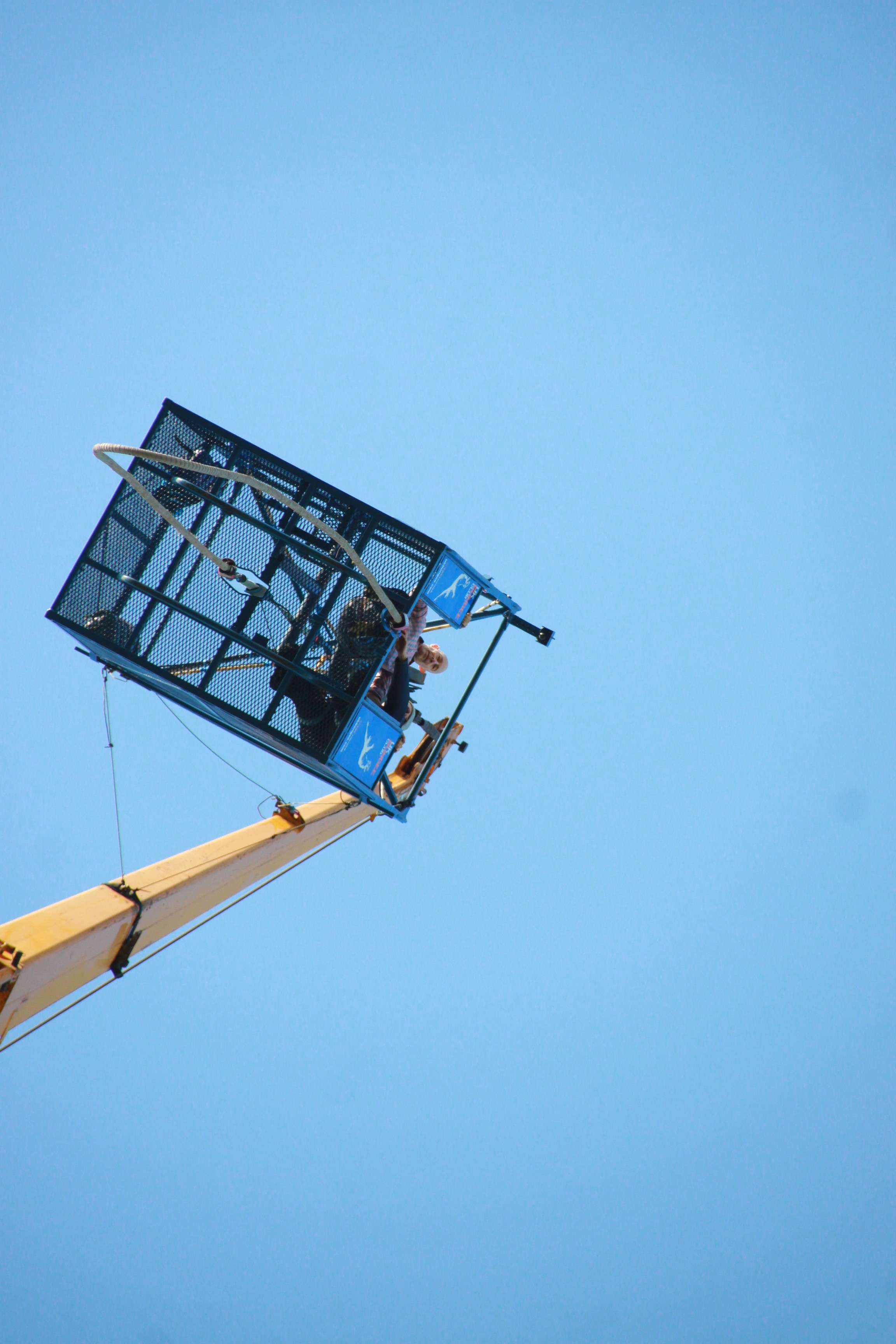 A person sitting on a crane

AI-generated content may be incorrect.