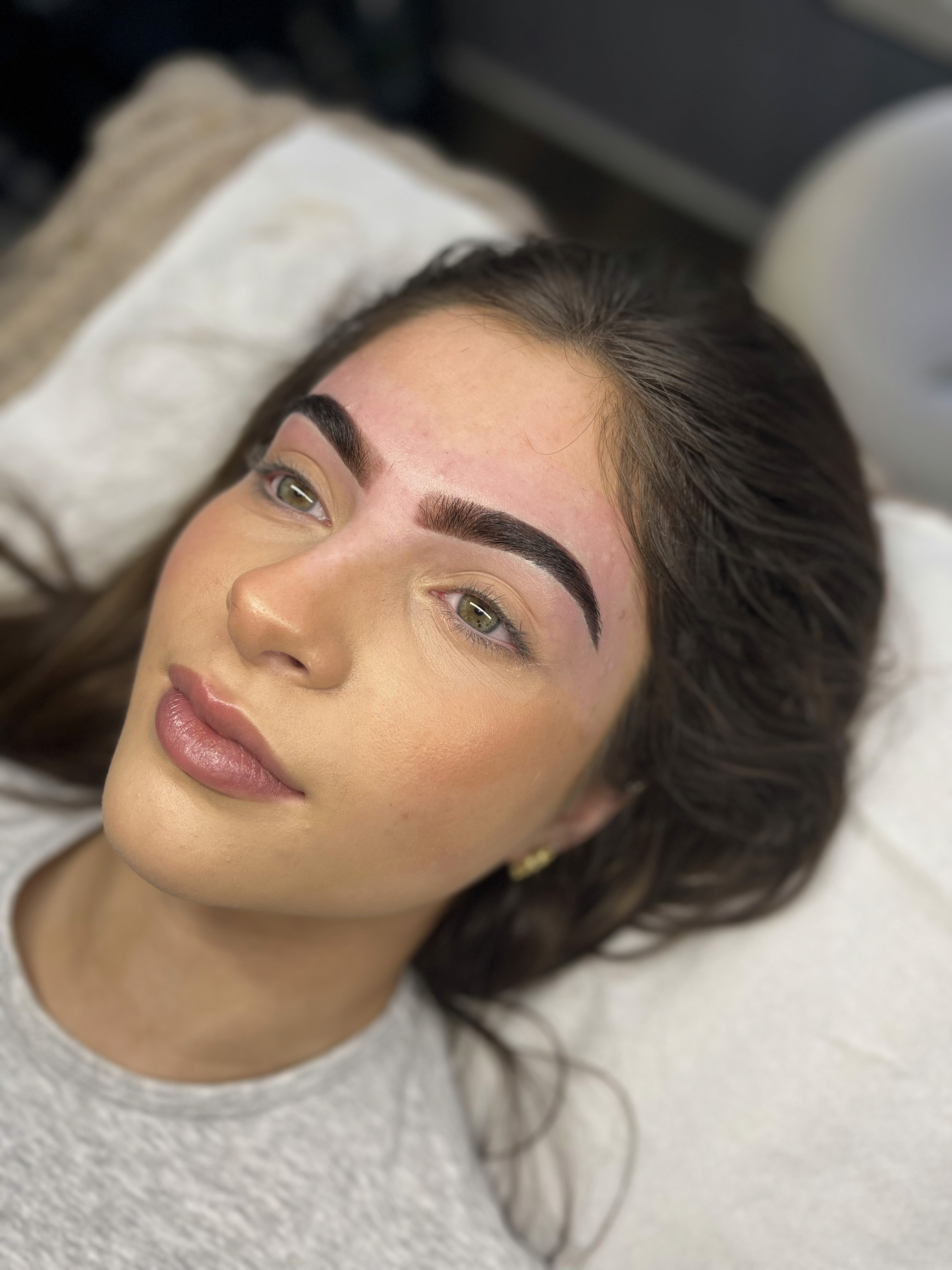 Shaped, waxed and tinted eyebrows