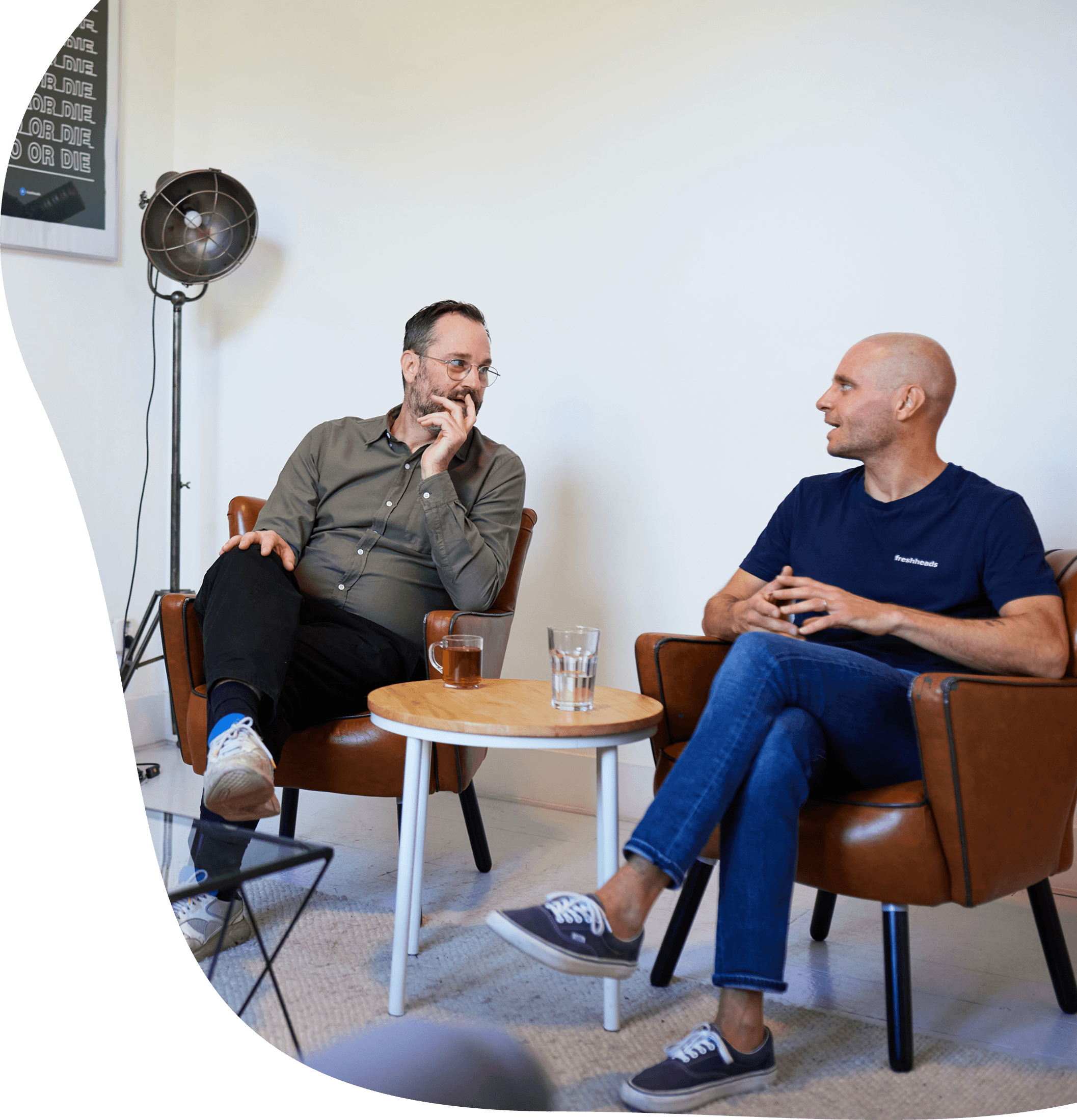 Twee developers overleggen aan tafel