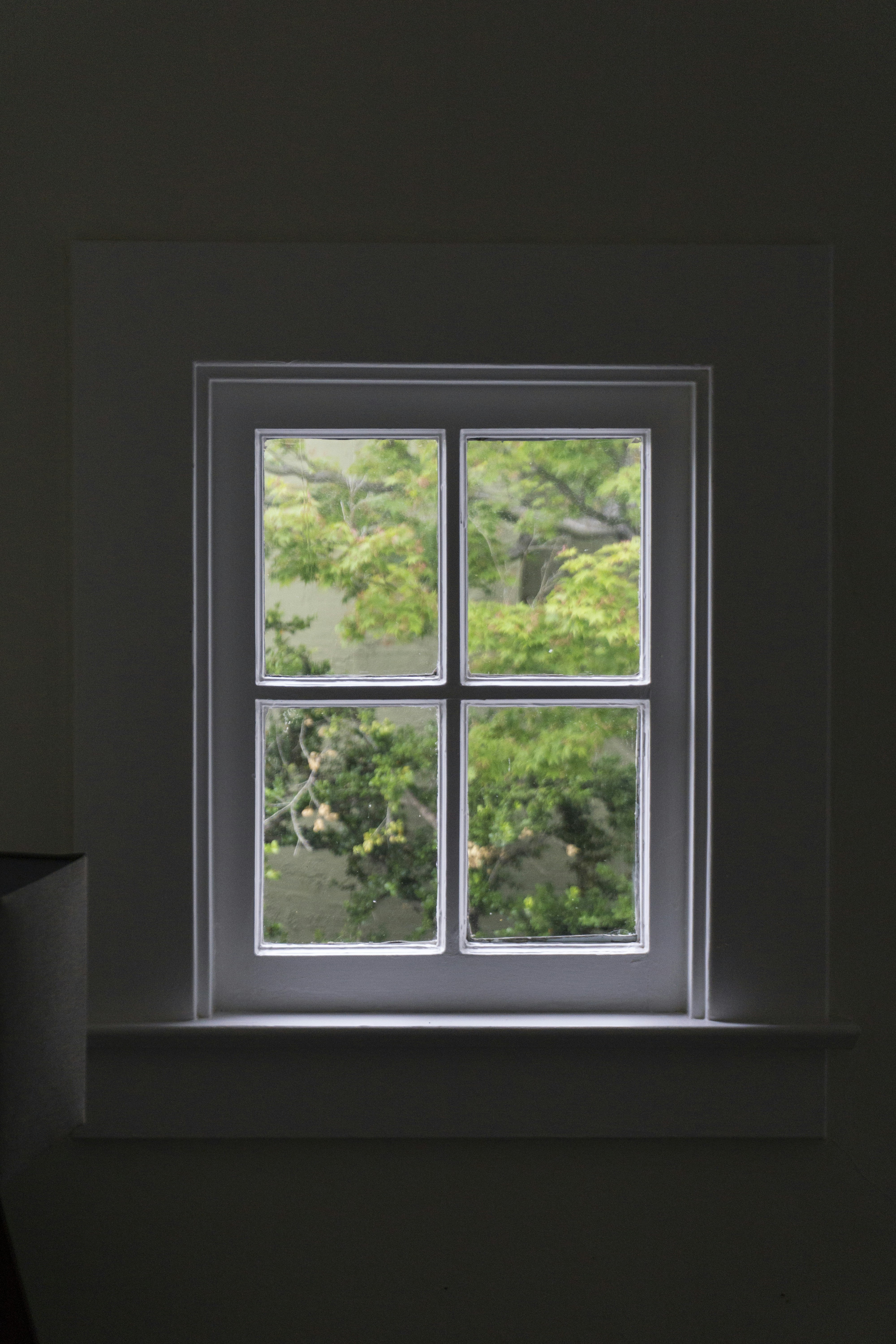 gray-wooden-windowpane - nicolas-solerieu (unsplash)./pho