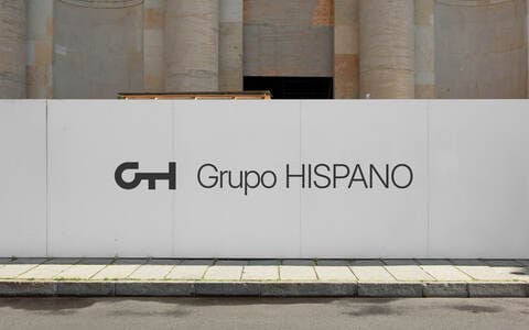 Wide billboard with the logo of Grupo Hispano.