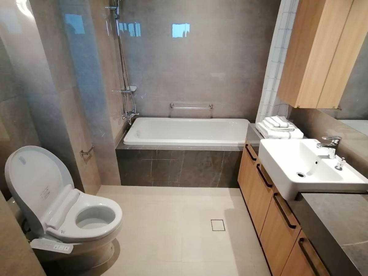 3-Bedroom Pet-Friendly Residence Ekkamai, Phra Khanong 4