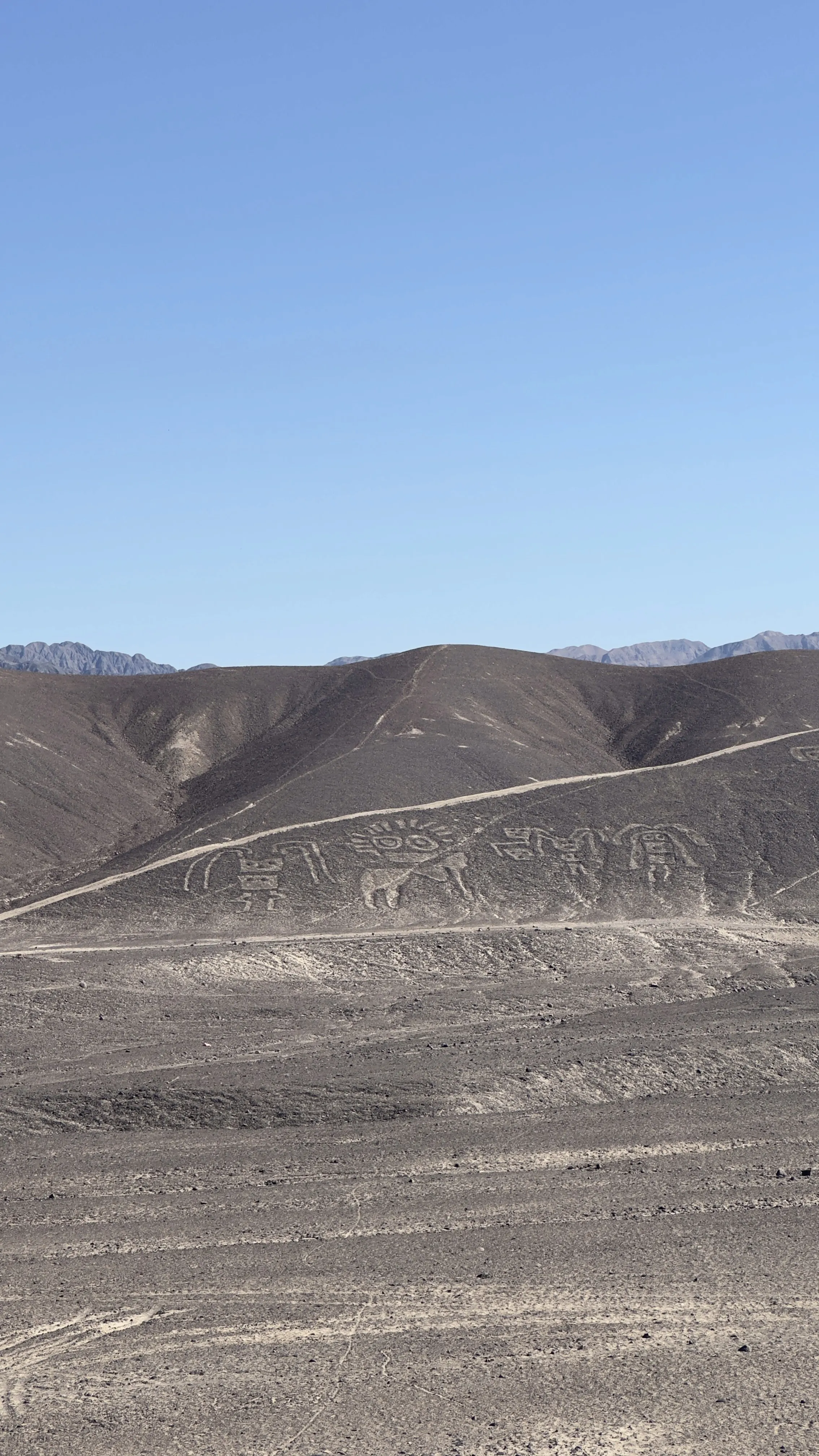 Mountain with lines forming a family in Nazca