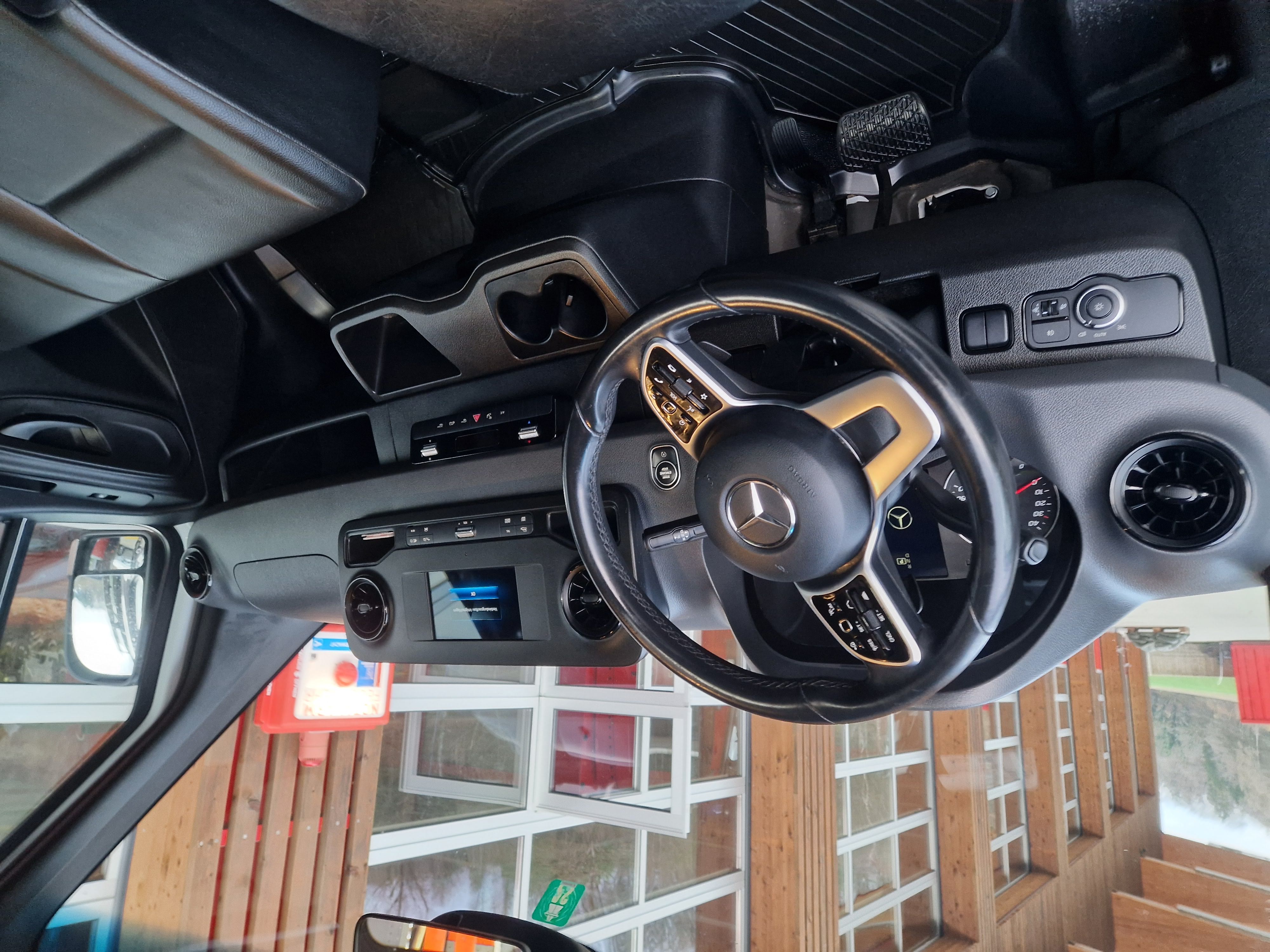 Komplett erneuerter Auto Innenraum – professionelle Innenreinigung mit perfekten Ergebnissen