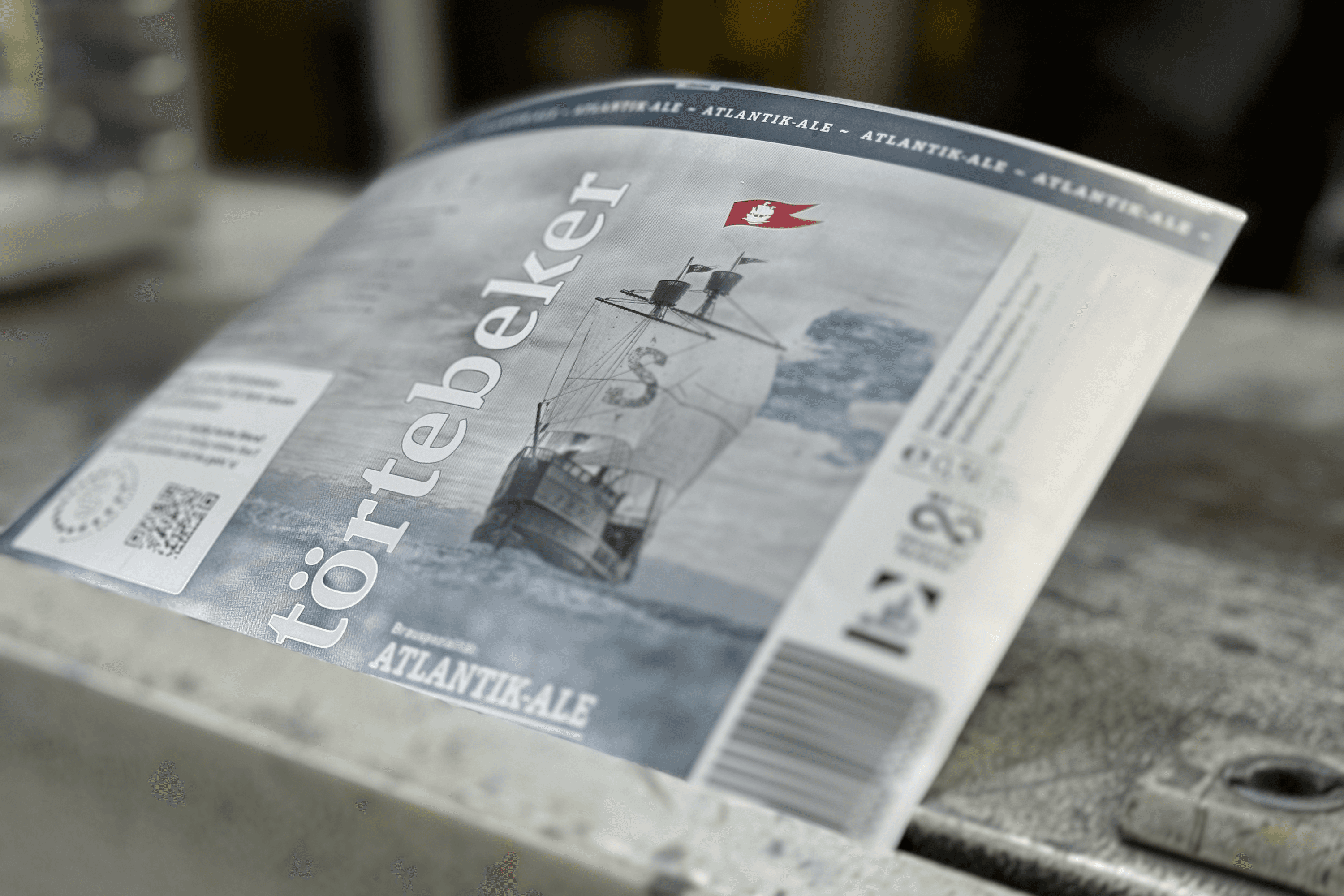 "törtebeker" ATLANTIK-ALE beer label with a ship graphic.