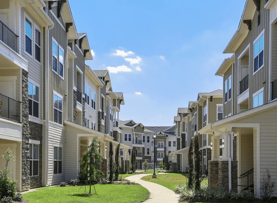 Landscaped courtyard between apartment buildings at Creekside Crossing.