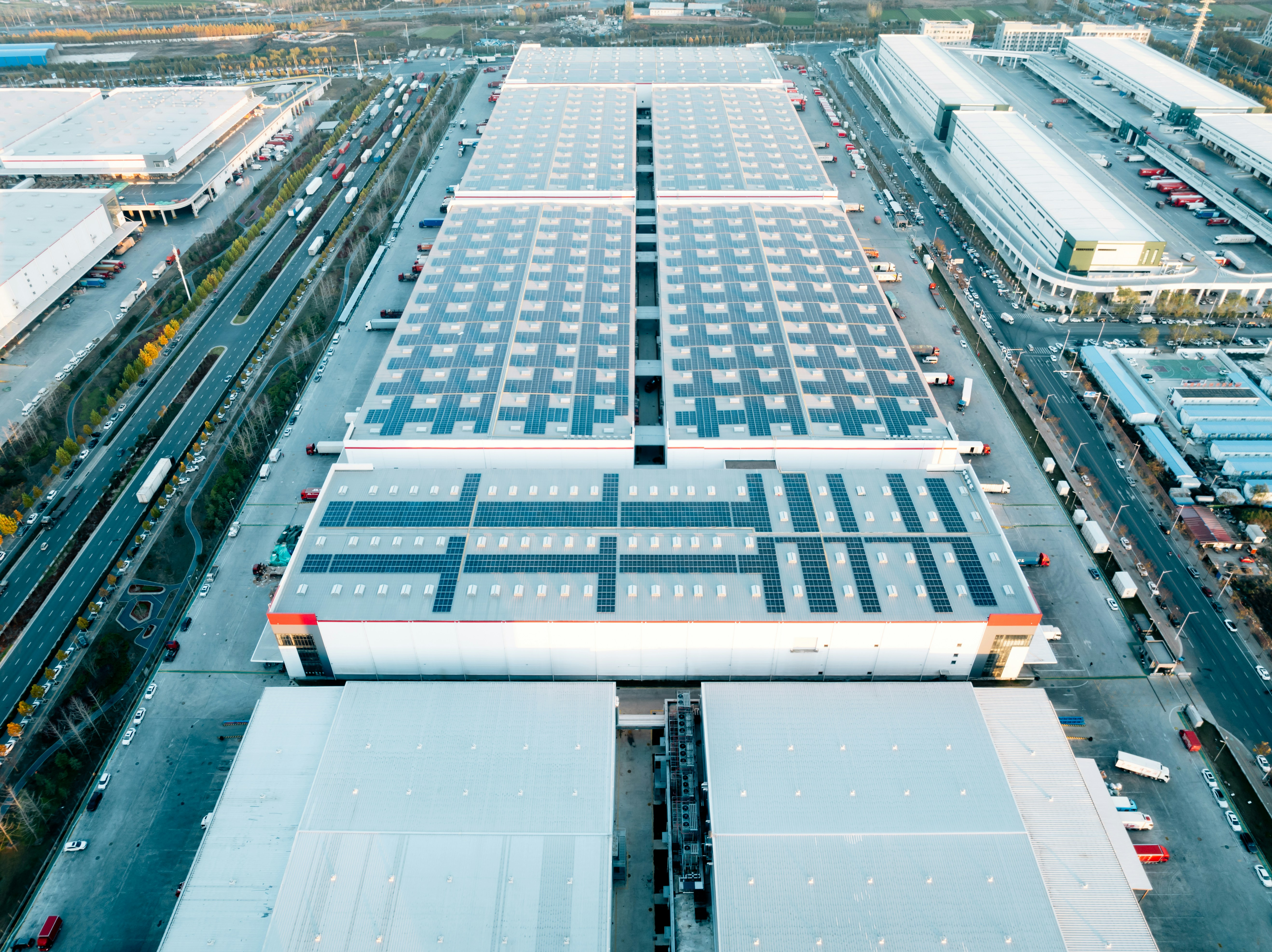 aerial photo of a large 3PL warehouse