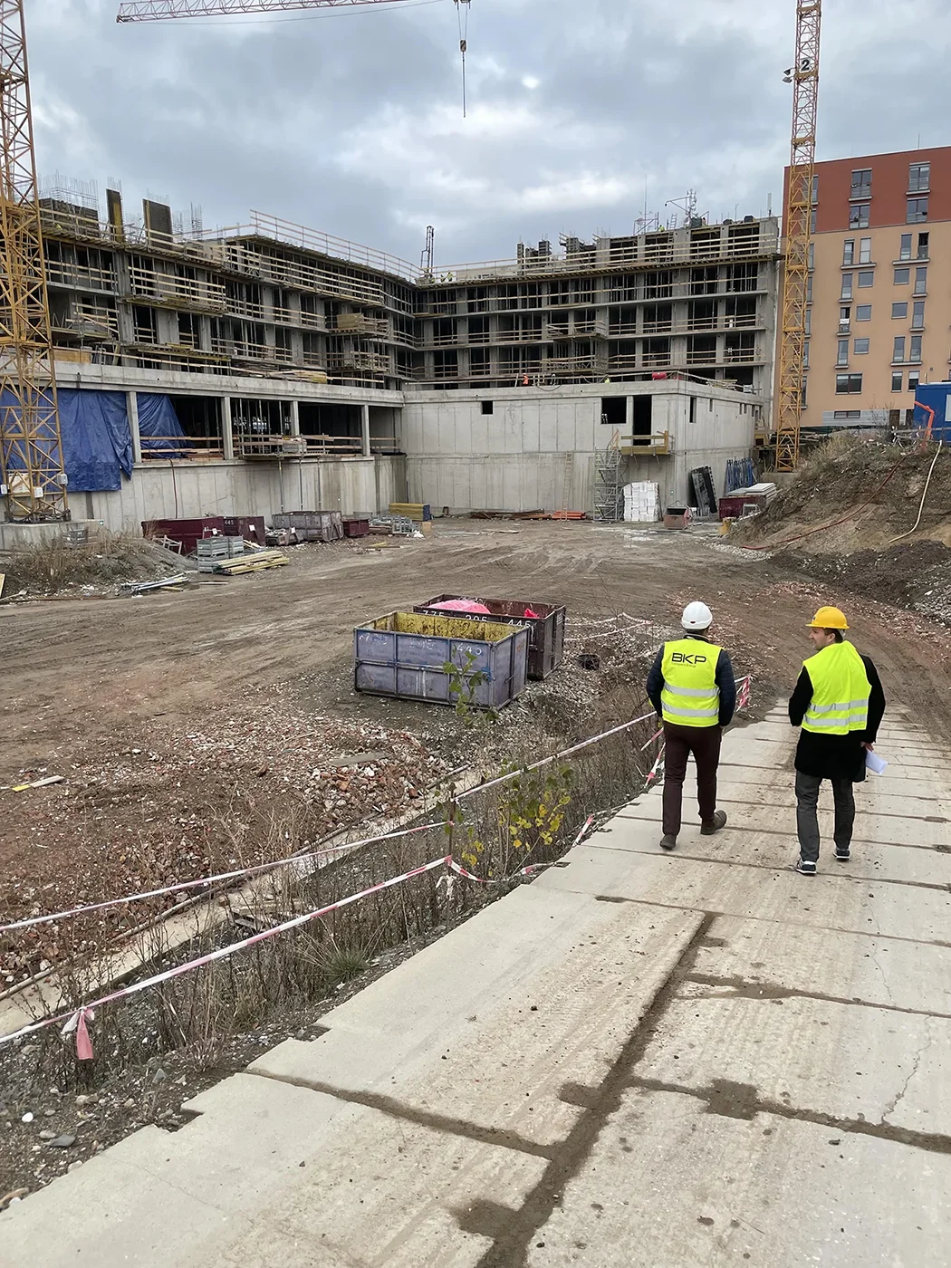 Kontrolní den na výstavbě developerského projektu zubní kliniky v Praze.