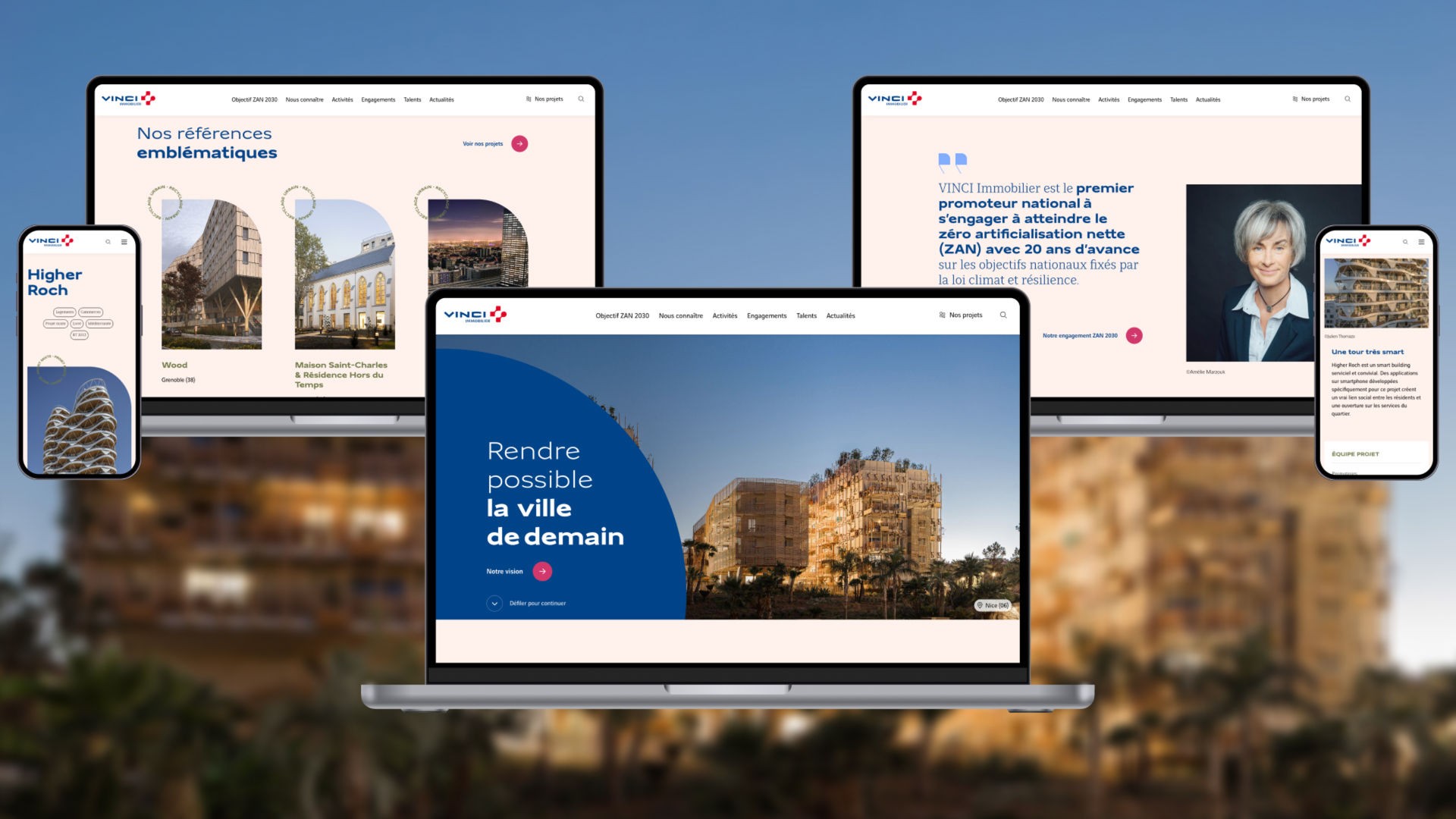 Composition présentant le site internet de Vinci Immobilier sur différents appareils (ordinateur portable, tablette, smartphone) sur fond d'un immeuble moderne. Les écrans montrent des projets immobiliers et la raison d'être de l'entreprise "Rendre possible la ville de demain".