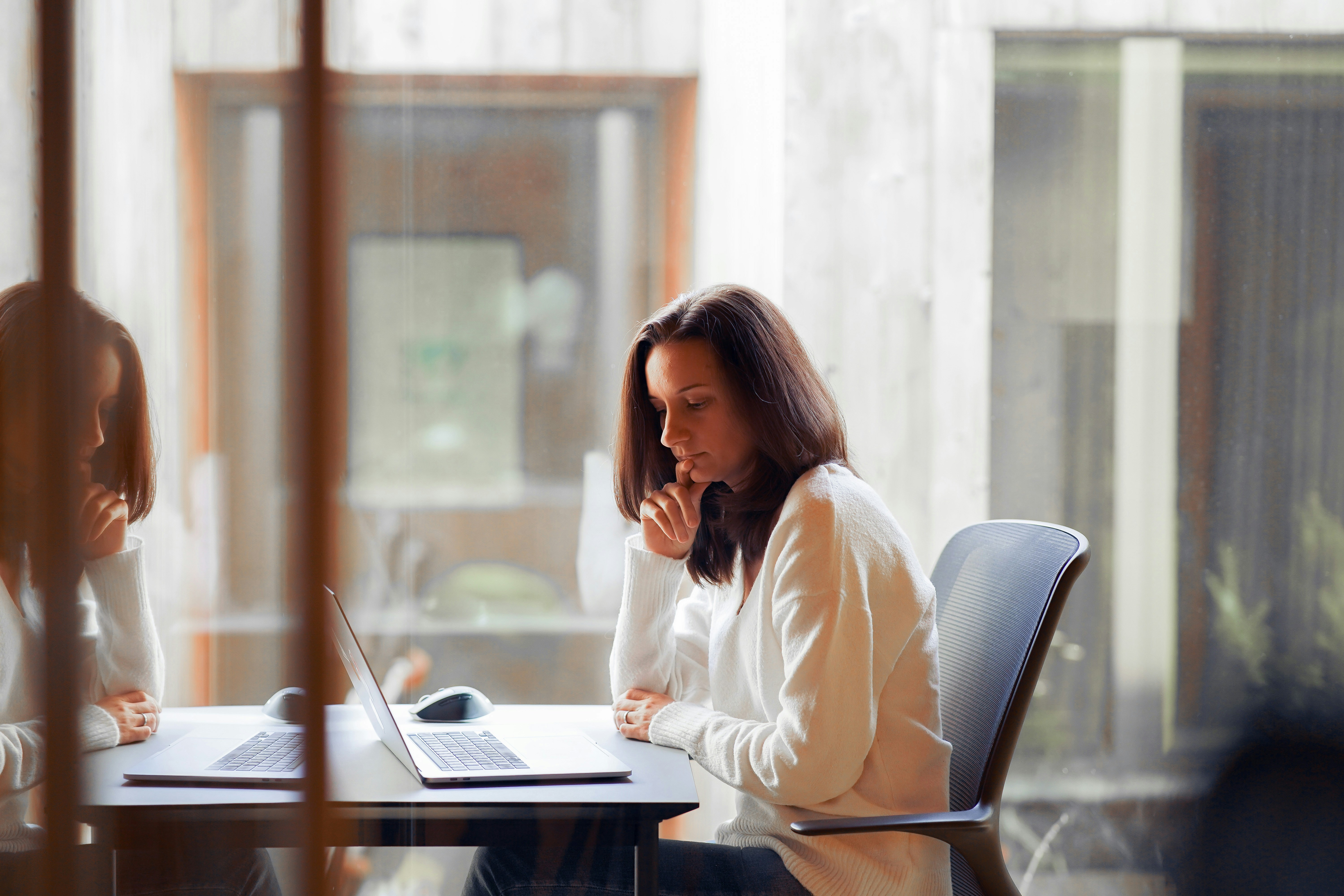 woman wondering about Second Brain Note Taking