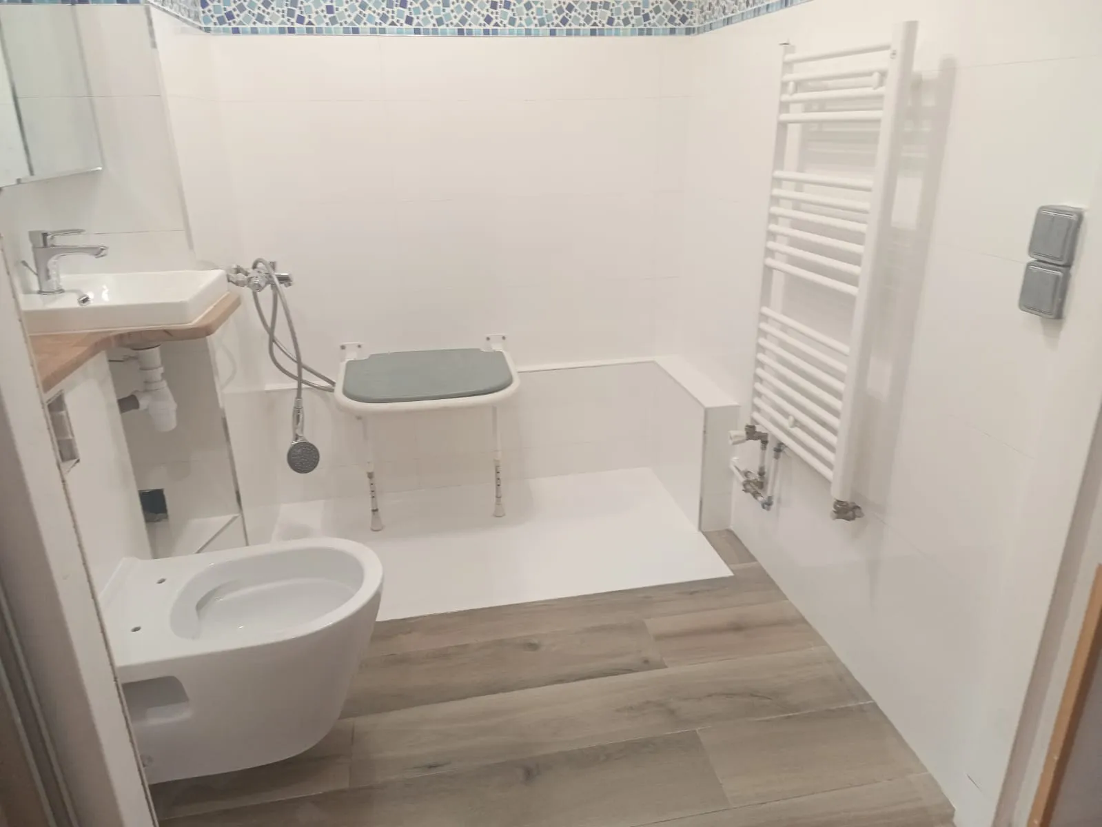 salle de bain mobilité réalisée par AAZ Plomberie