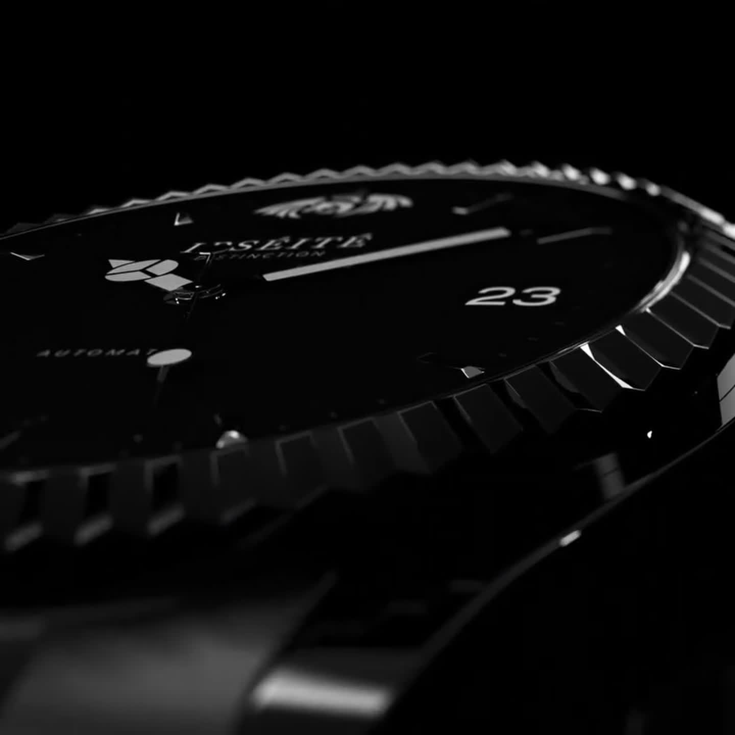 Ipséité distinction watch colse up view