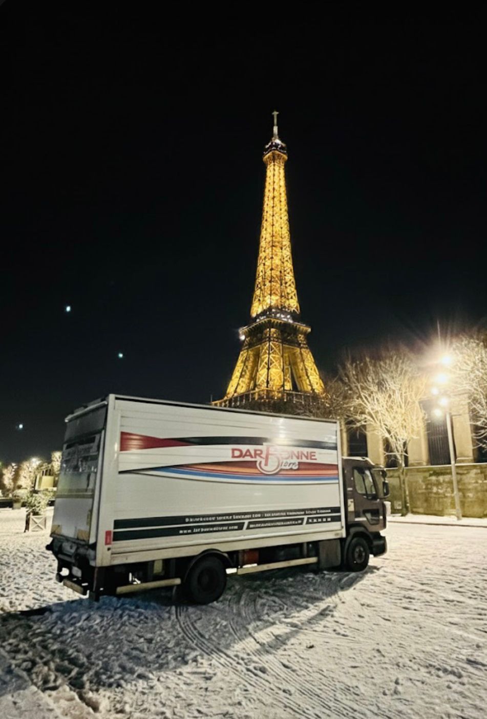 Concetrated triathlete grayscale