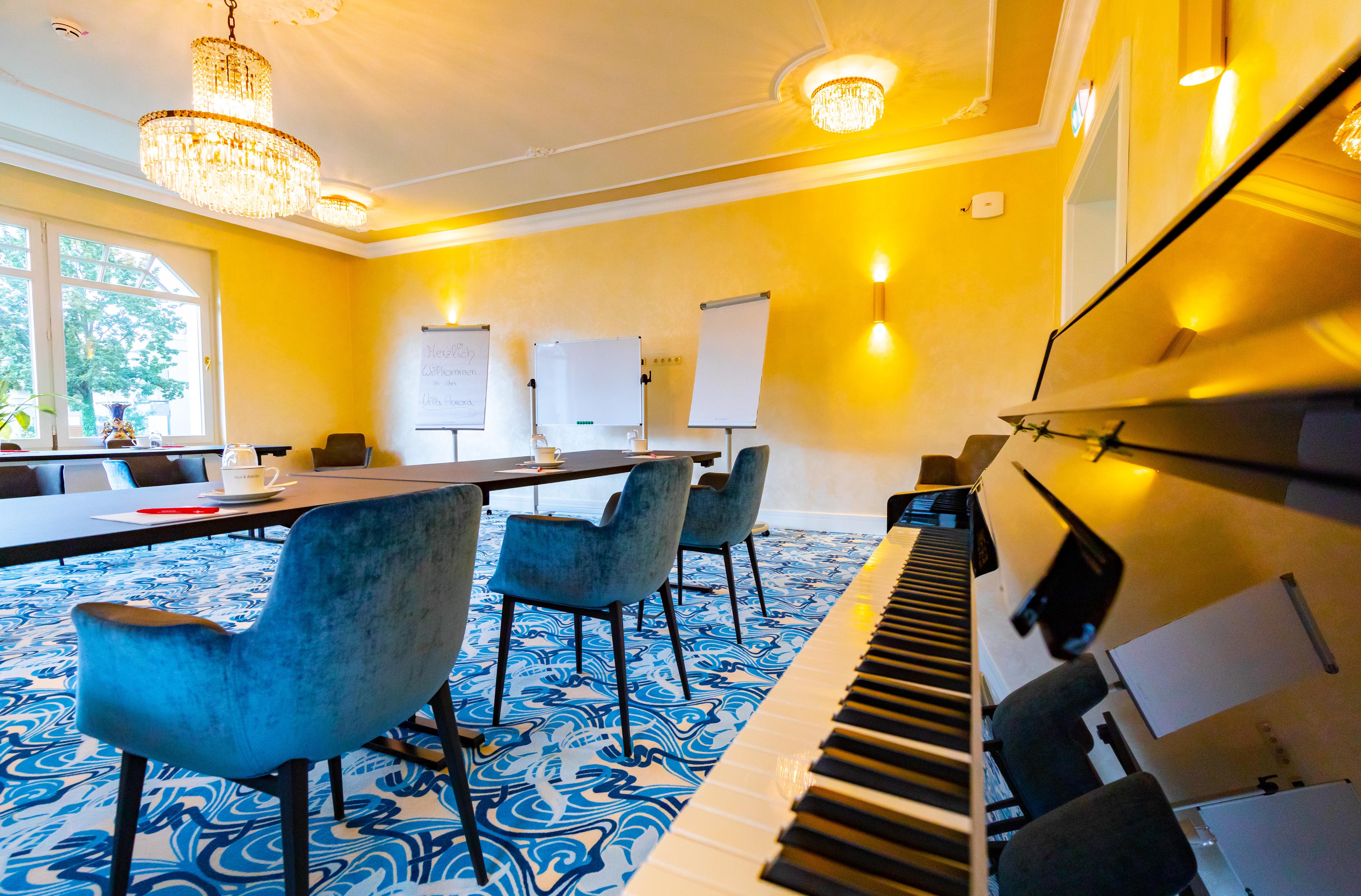 Tagungsraum mit Klavier