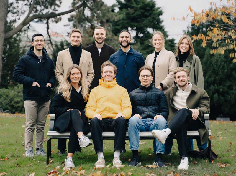 Team Scaffcalc, eight people in formation